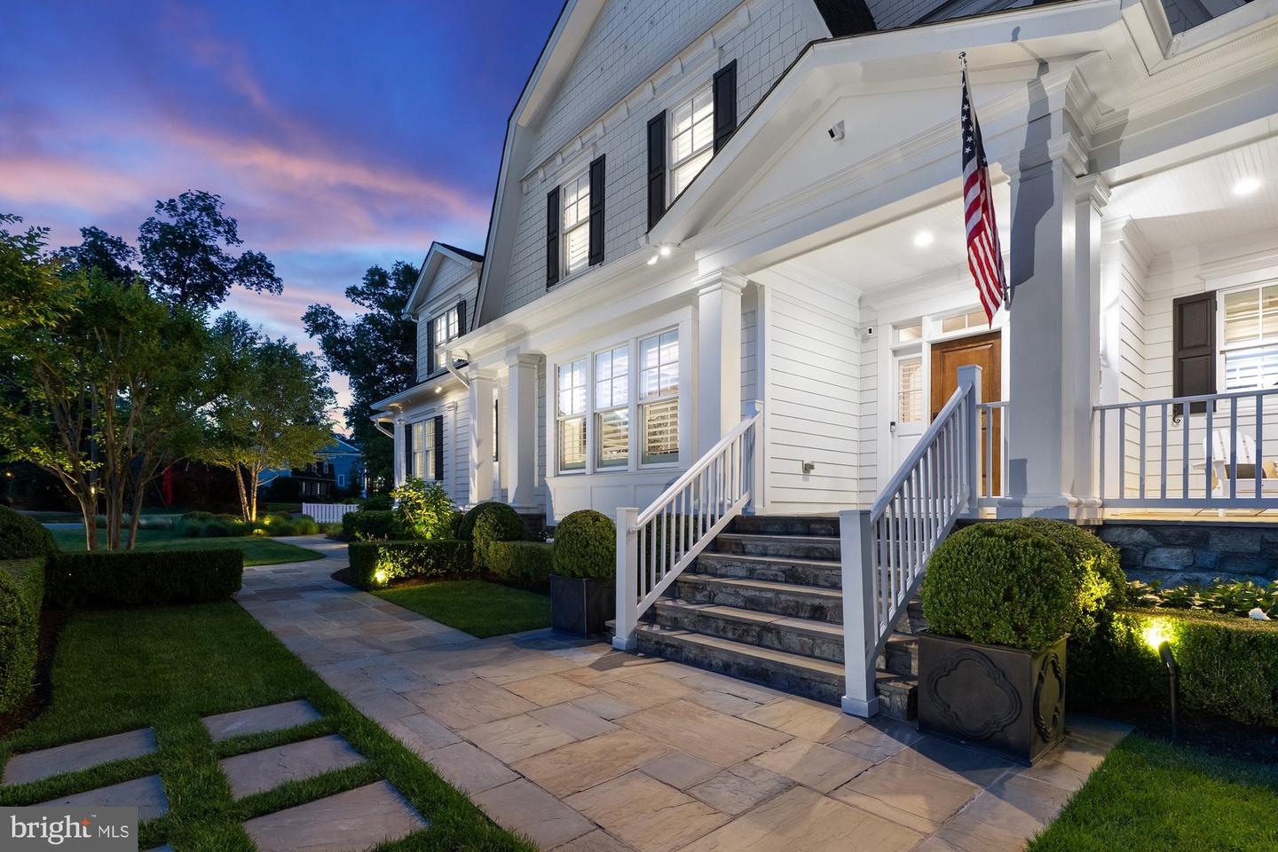 900 PARK ST SE, VIENNA, Virginia 22180, 5 Bedrooms Bedrooms, ,5 BathroomsBathrooms,Residential,For sale,900 PARK ST SE,VAFX2243076 MLS # VAFX2243076