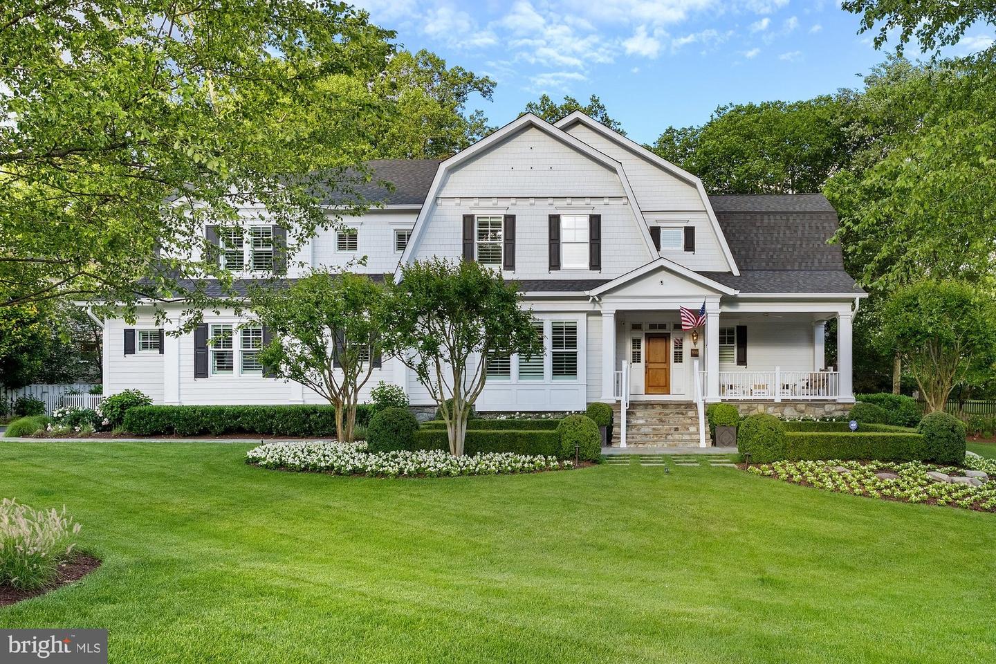 900 PARK ST SE, VIENNA, Virginia 22180, 5 Bedrooms Bedrooms, ,5 BathroomsBathrooms,Residential,For sale,900 PARK ST SE,VAFX2243076 MLS # VAFX2243076