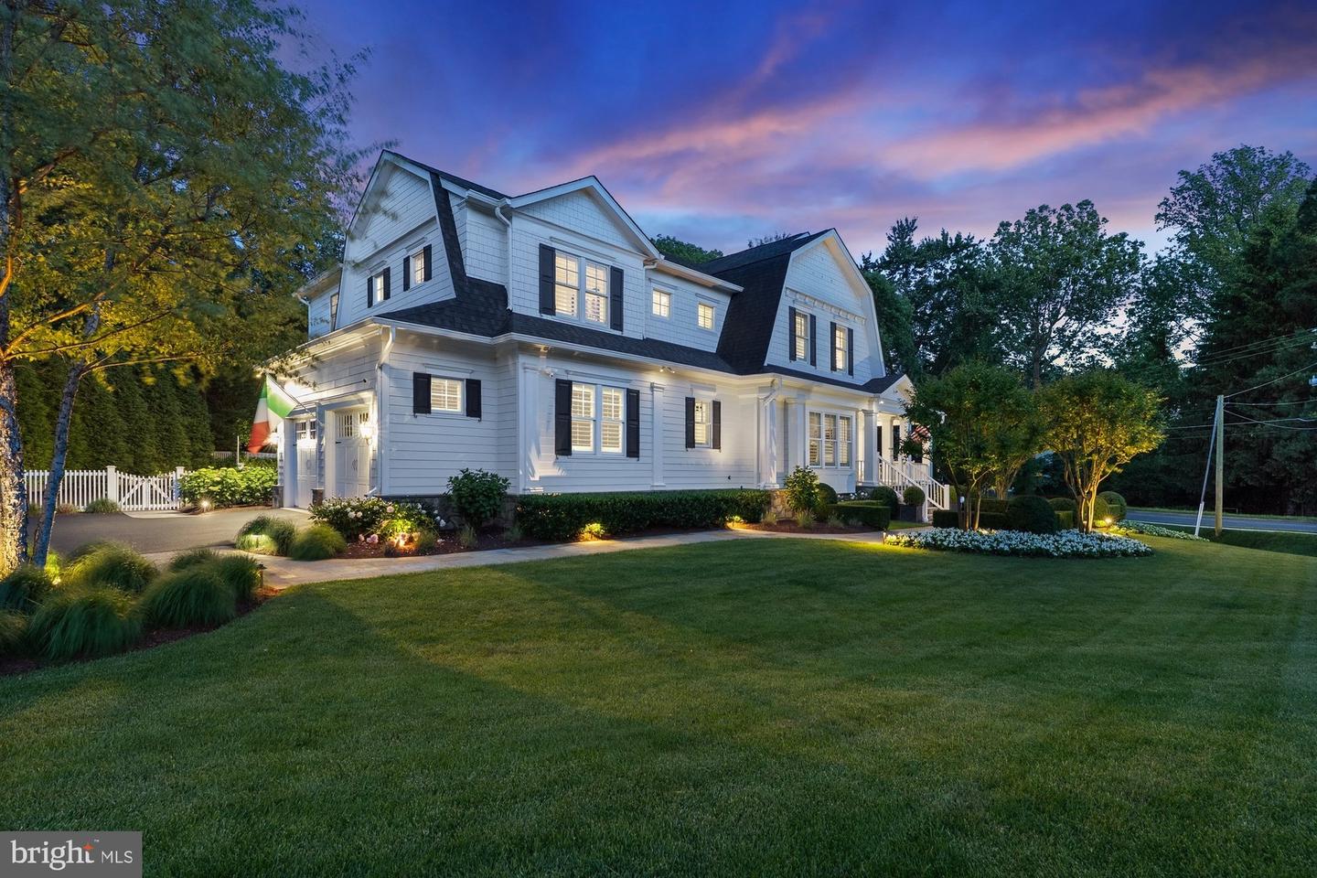 900 PARK ST SE, VIENNA, Virginia 22180, 5 Bedrooms Bedrooms, ,5 BathroomsBathrooms,Residential,For sale,900 PARK ST SE,VAFX2243076 MLS # VAFX2243076
