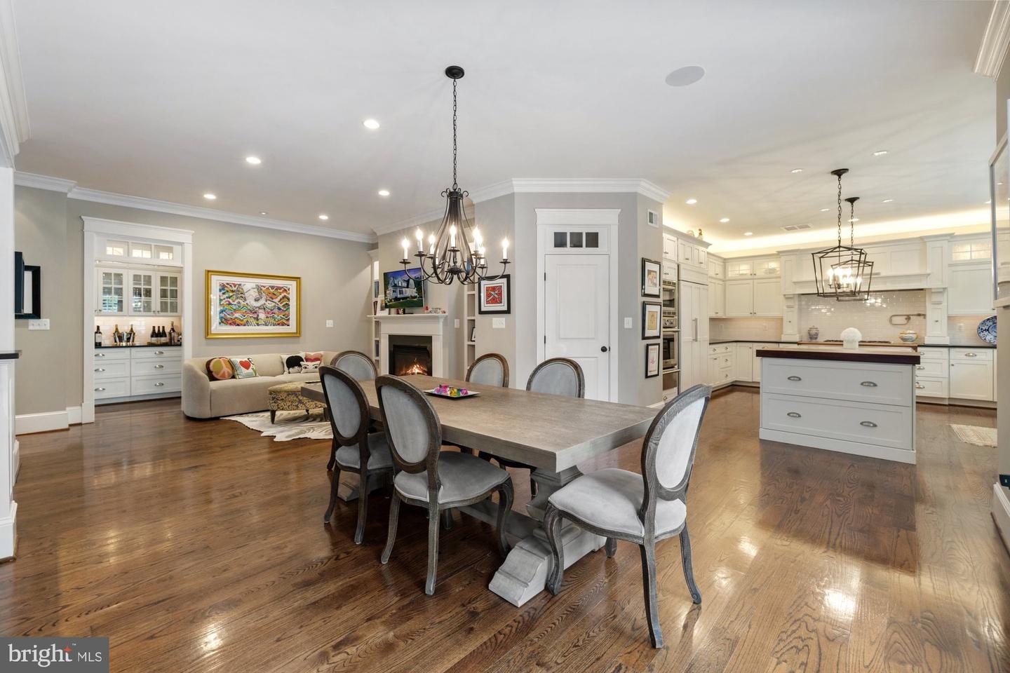 900 PARK ST SE, VIENNA, Virginia 22180, 5 Bedrooms Bedrooms, ,5 BathroomsBathrooms,Residential,For sale,900 PARK ST SE,VAFX2243076 MLS # VAFX2243076