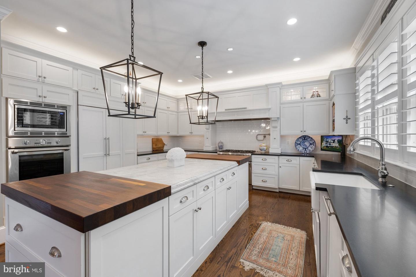 900 PARK ST SE, VIENNA, Virginia 22180, 5 Bedrooms Bedrooms, ,5 BathroomsBathrooms,Residential,For sale,900 PARK ST SE,VAFX2243076 MLS # VAFX2243076