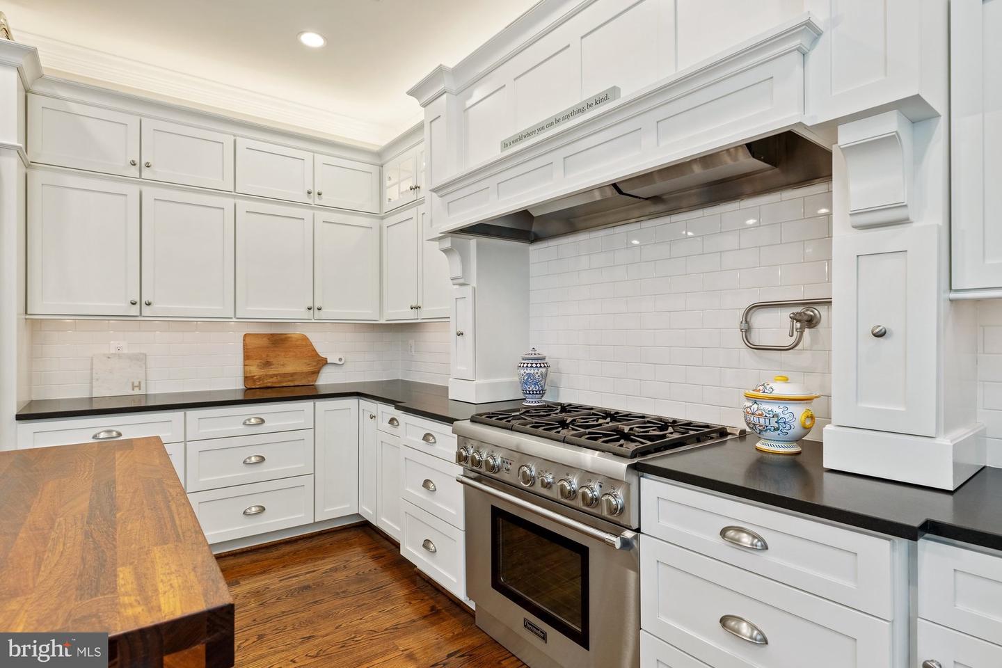 900 PARK ST SE, VIENNA, Virginia 22180, 5 Bedrooms Bedrooms, ,5 BathroomsBathrooms,Residential,For sale,900 PARK ST SE,VAFX2243076 MLS # VAFX2243076