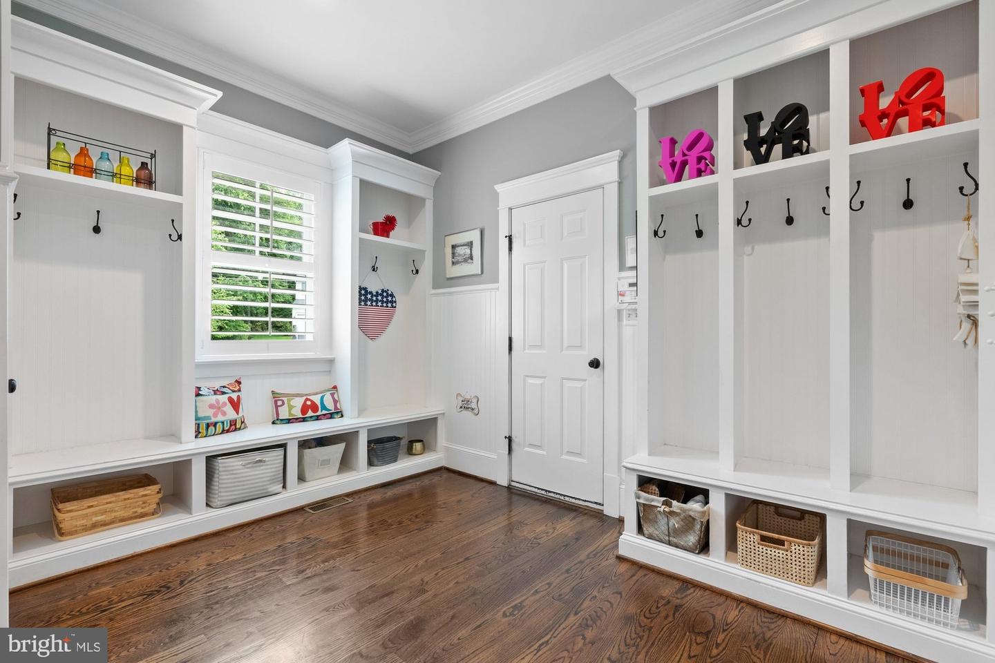 900 PARK ST SE, VIENNA, Virginia 22180, 5 Bedrooms Bedrooms, ,5 BathroomsBathrooms,Residential,For sale,900 PARK ST SE,VAFX2243076 MLS # VAFX2243076