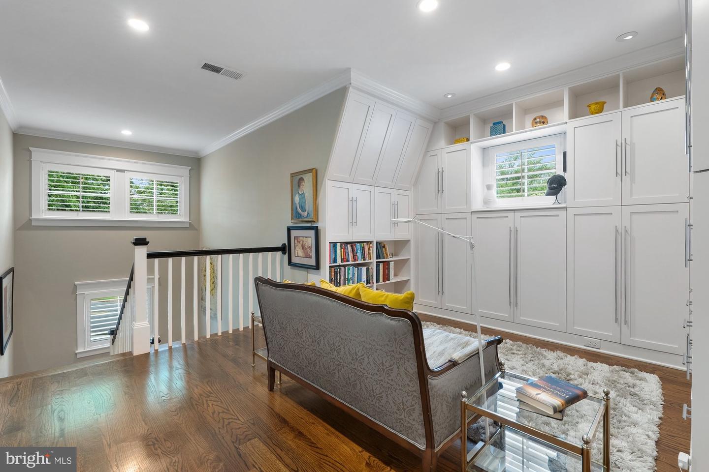 900 PARK ST SE, VIENNA, Virginia 22180, 5 Bedrooms Bedrooms, ,5 BathroomsBathrooms,Residential,For sale,900 PARK ST SE,VAFX2243076 MLS # VAFX2243076