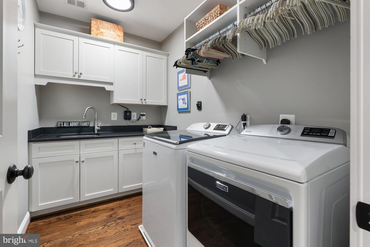 900 PARK ST SE, VIENNA, Virginia 22180, 5 Bedrooms Bedrooms, ,5 BathroomsBathrooms,Residential,For sale,900 PARK ST SE,VAFX2243076 MLS # VAFX2243076