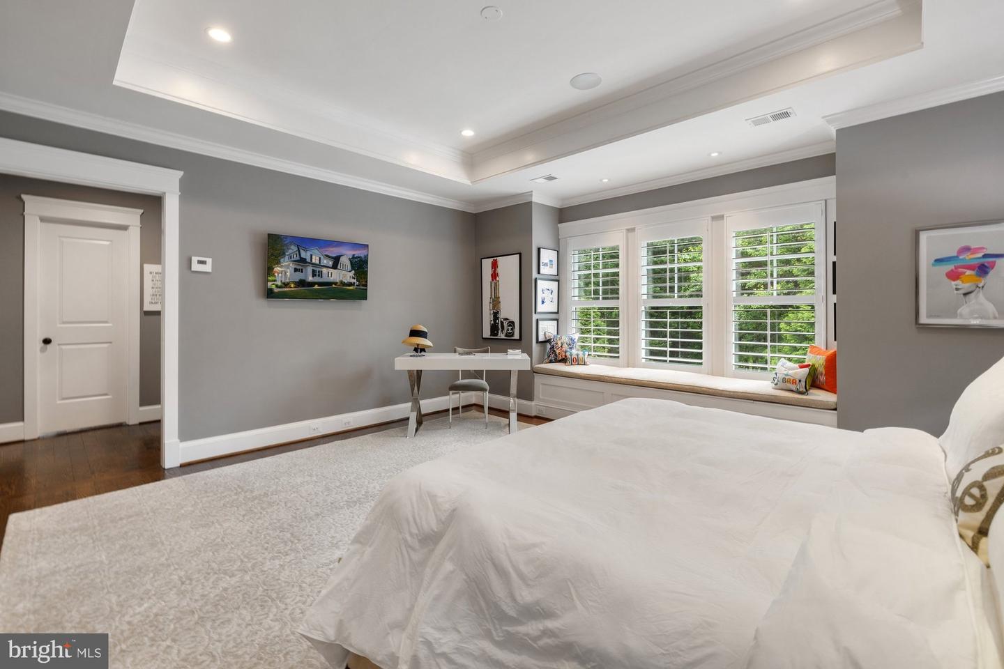 900 PARK ST SE, VIENNA, Virginia 22180, 5 Bedrooms Bedrooms, ,5 BathroomsBathrooms,Residential,For sale,900 PARK ST SE,VAFX2243076 MLS # VAFX2243076