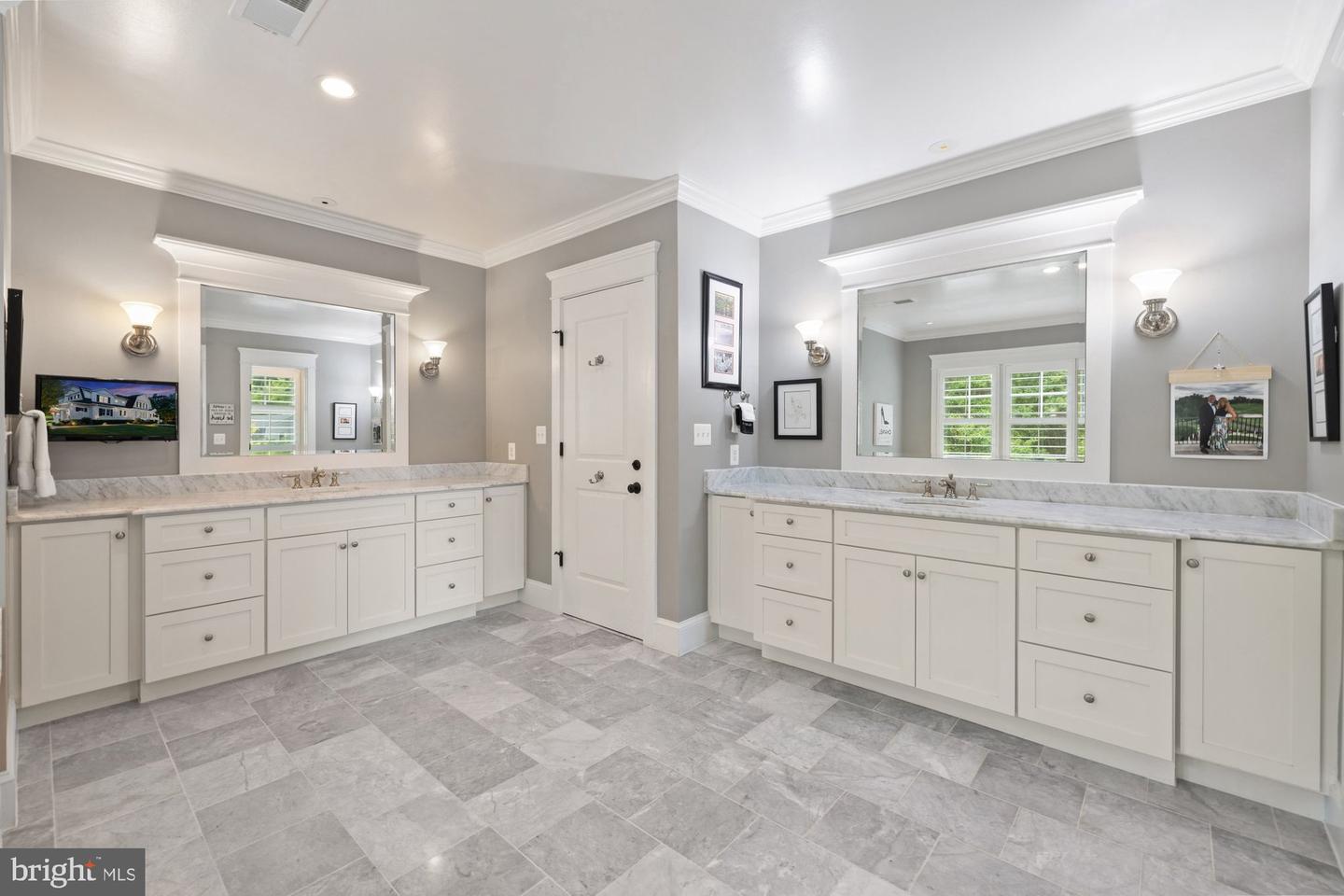 900 PARK ST SE, VIENNA, Virginia 22180, 5 Bedrooms Bedrooms, ,5 BathroomsBathrooms,Residential,For sale,900 PARK ST SE,VAFX2243076 MLS # VAFX2243076