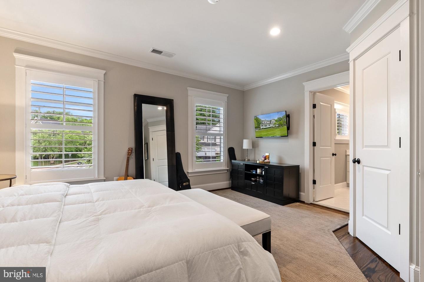 900 PARK ST SE, VIENNA, Virginia 22180, 5 Bedrooms Bedrooms, ,5 BathroomsBathrooms,Residential,For sale,900 PARK ST SE,VAFX2243076 MLS # VAFX2243076