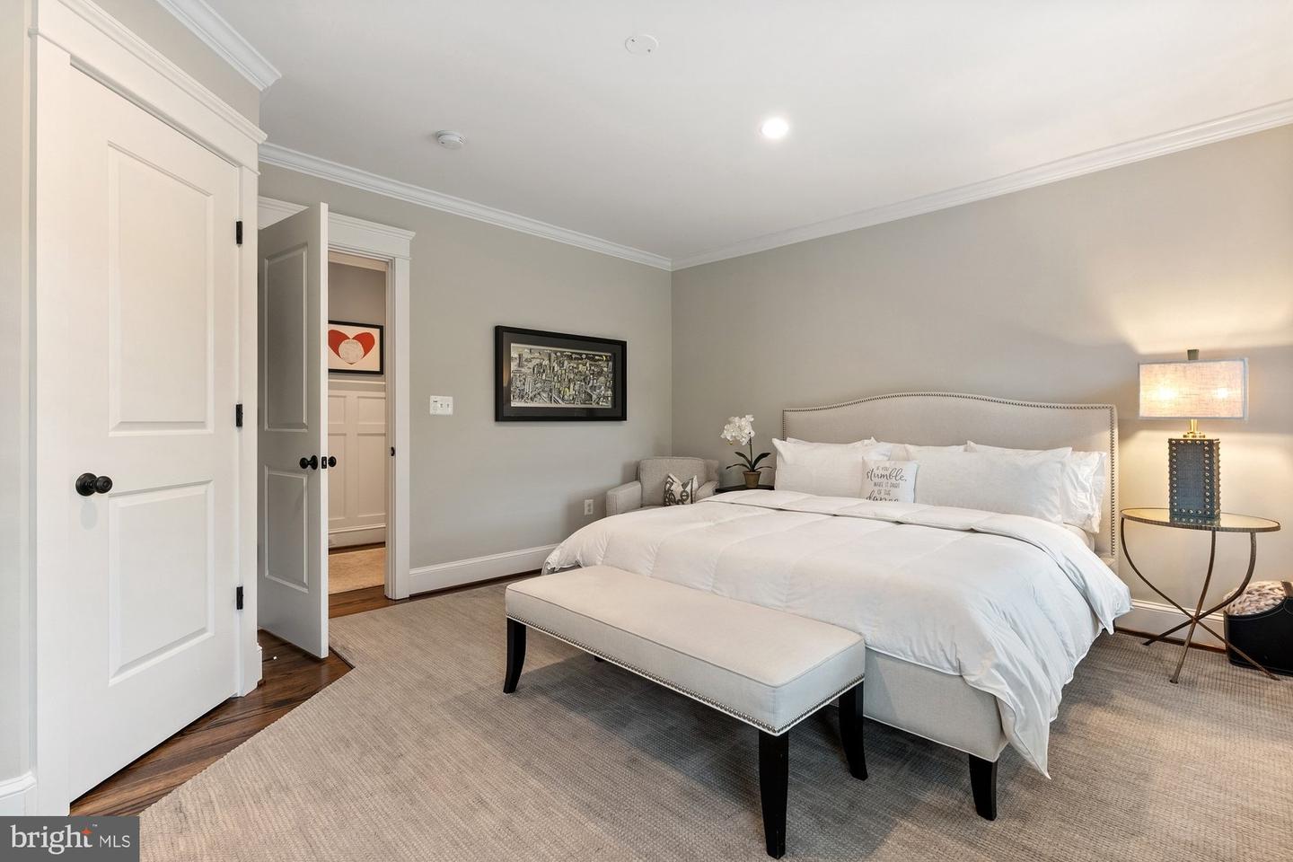 900 PARK ST SE, VIENNA, Virginia 22180, 5 Bedrooms Bedrooms, ,5 BathroomsBathrooms,Residential,For sale,900 PARK ST SE,VAFX2243076 MLS # VAFX2243076