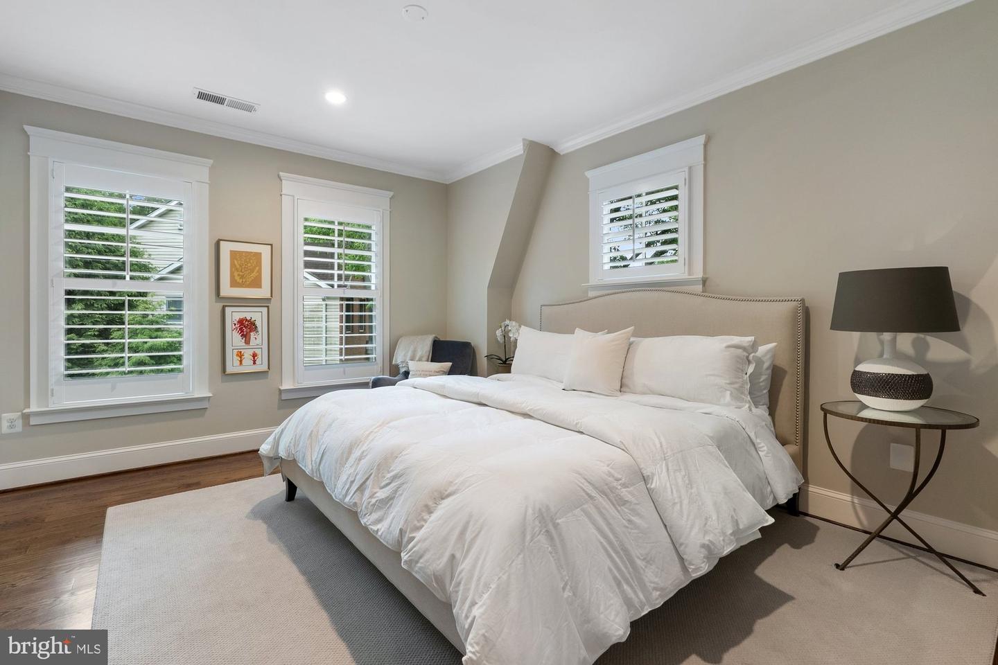 900 PARK ST SE, VIENNA, Virginia 22180, 5 Bedrooms Bedrooms, ,5 BathroomsBathrooms,Residential,For sale,900 PARK ST SE,VAFX2243076 MLS # VAFX2243076
