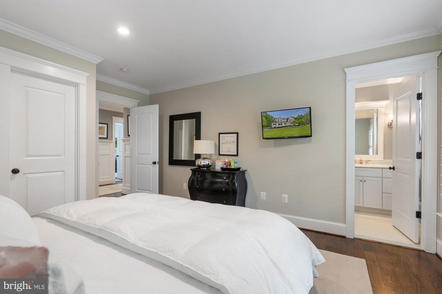 900 PARK ST SE, VIENNA, Virginia 22180, 5 Bedrooms Bedrooms, ,5 BathroomsBathrooms,Residential,For sale,900 PARK ST SE,VAFX2243076 MLS # VAFX2243076