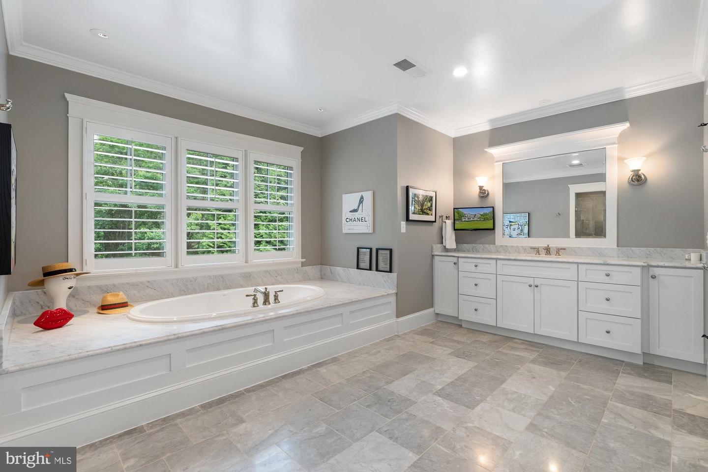 900 PARK ST SE, VIENNA, Virginia 22180, 5 Bedrooms Bedrooms, ,5 BathroomsBathrooms,Residential,For sale,900 PARK ST SE,VAFX2243076 MLS # VAFX2243076