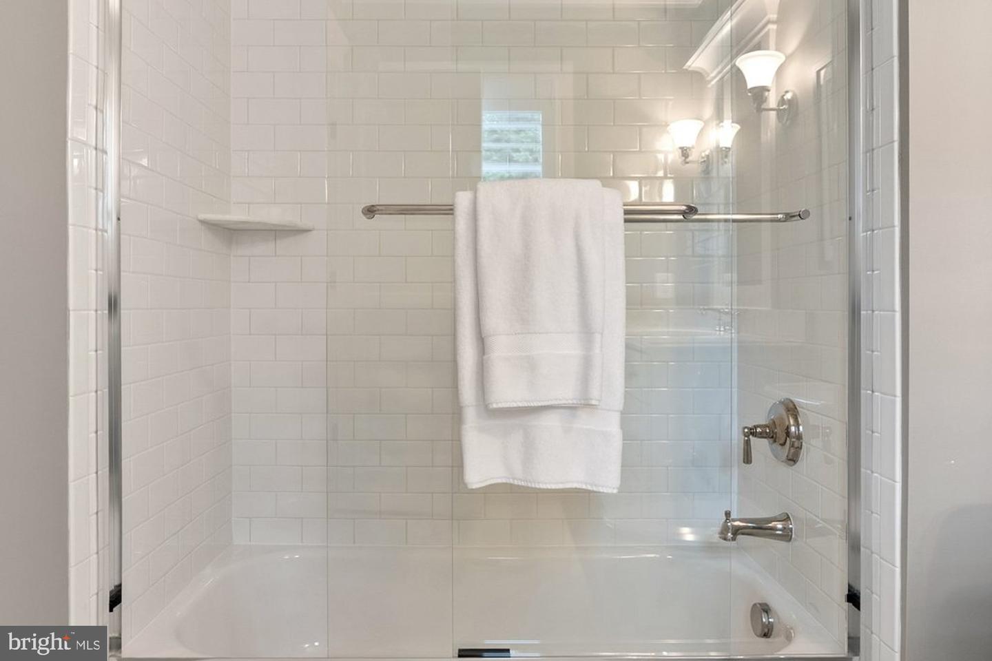 900 PARK ST SE, VIENNA, Virginia 22180, 5 Bedrooms Bedrooms, ,5 BathroomsBathrooms,Residential,For sale,900 PARK ST SE,VAFX2243076 MLS # VAFX2243076