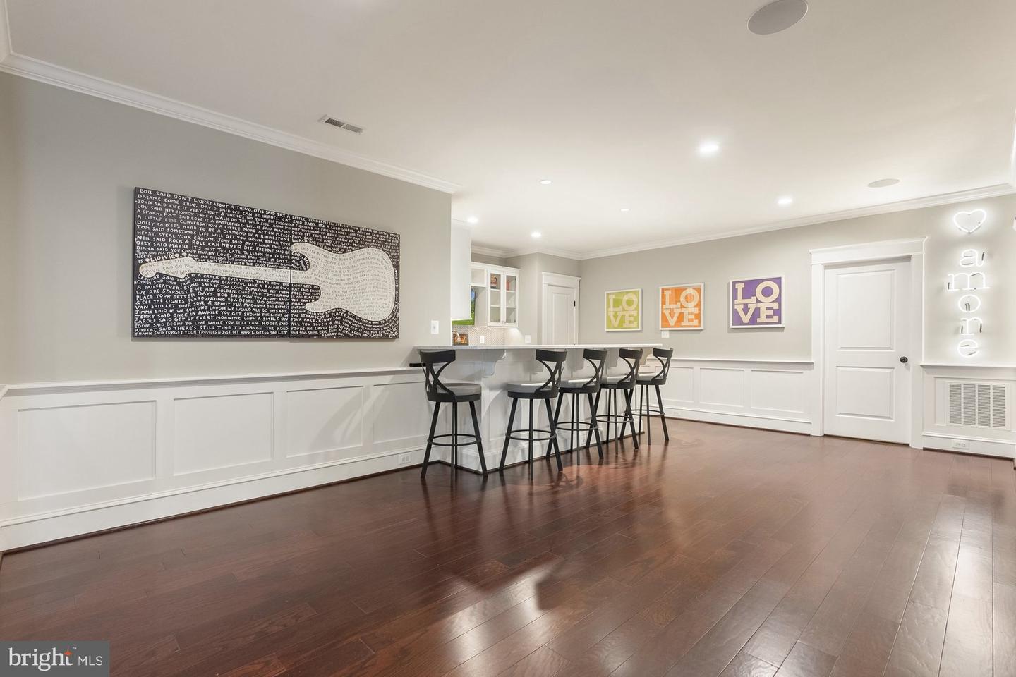 900 PARK ST SE, VIENNA, Virginia 22180, 5 Bedrooms Bedrooms, ,5 BathroomsBathrooms,Residential,For sale,900 PARK ST SE,VAFX2243076 MLS # VAFX2243076