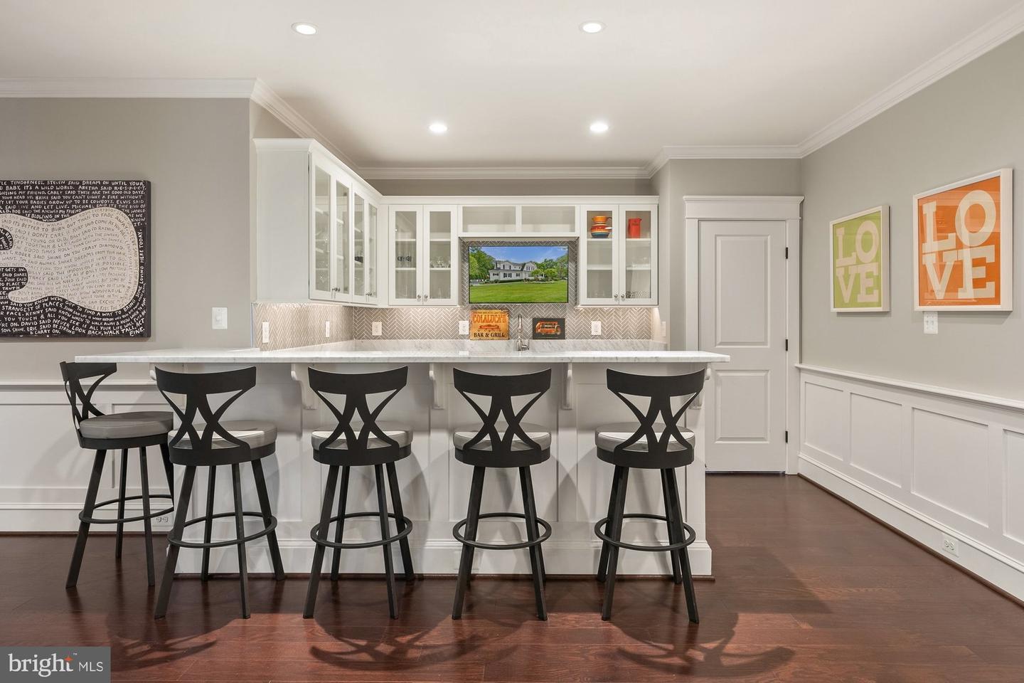 900 PARK ST SE, VIENNA, Virginia 22180, 5 Bedrooms Bedrooms, ,5 BathroomsBathrooms,Residential,For sale,900 PARK ST SE,VAFX2243076 MLS # VAFX2243076