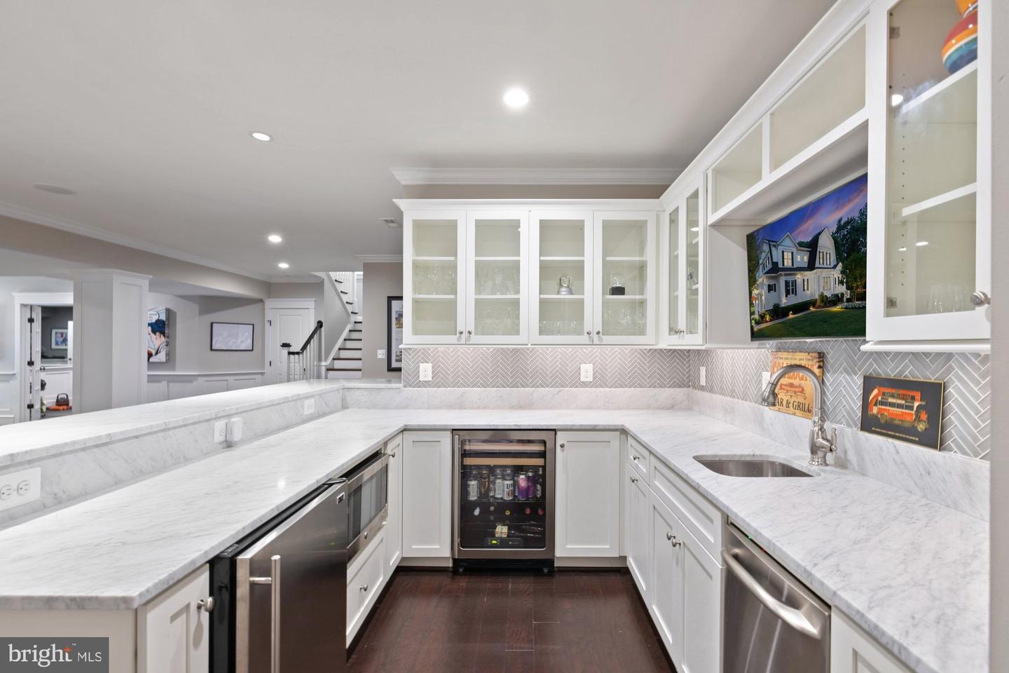 900 PARK ST SE, VIENNA, Virginia 22180, 5 Bedrooms Bedrooms, ,5 BathroomsBathrooms,Residential,For sale,900 PARK ST SE,VAFX2243076 MLS # VAFX2243076