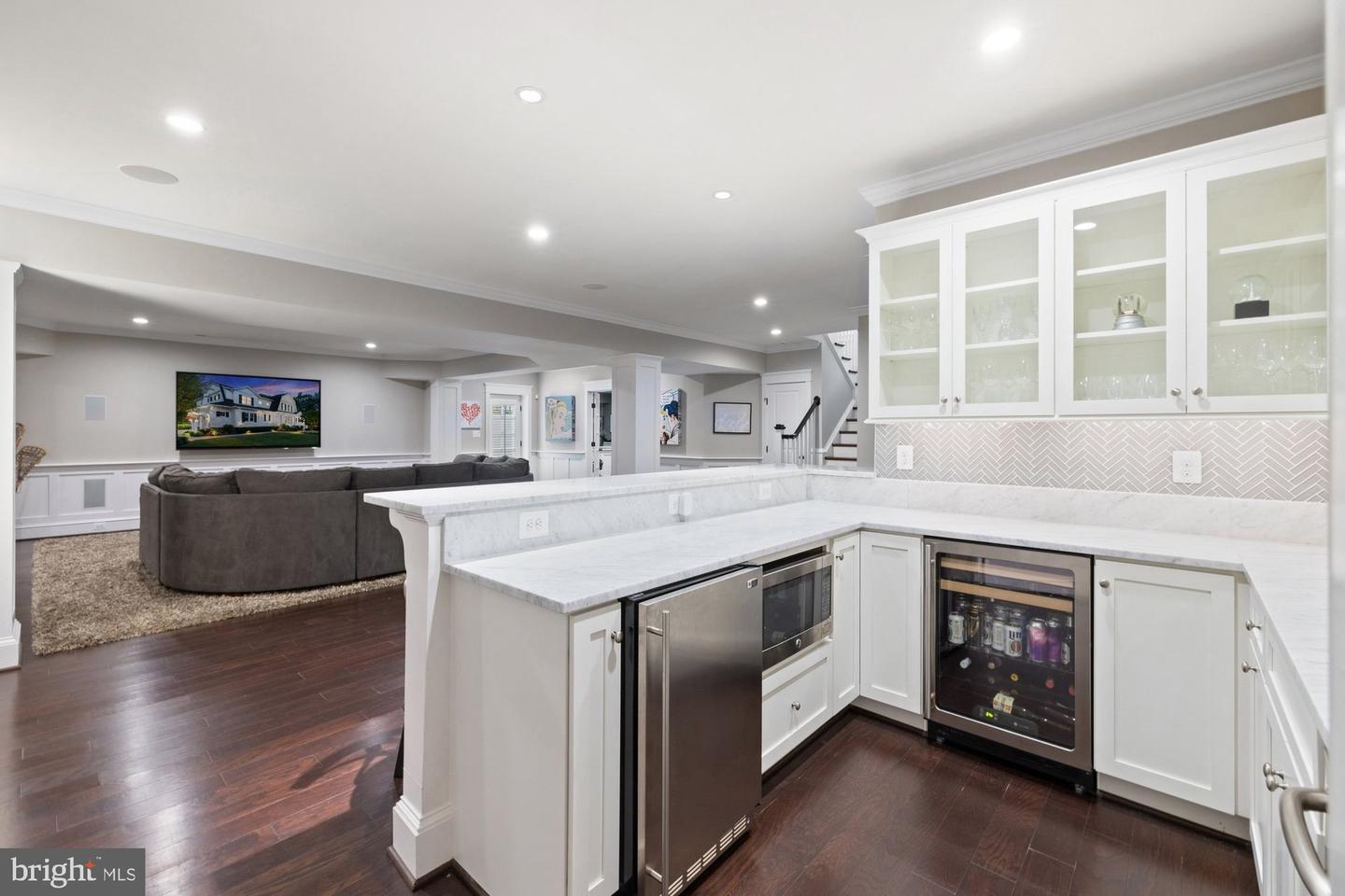 900 PARK ST SE, VIENNA, Virginia 22180, 5 Bedrooms Bedrooms, ,5 BathroomsBathrooms,Residential,For sale,900 PARK ST SE,VAFX2243076 MLS # VAFX2243076