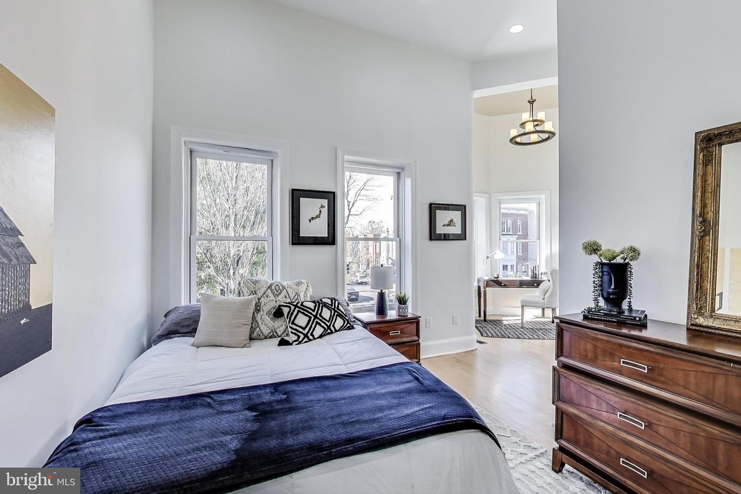 251 8TH ST NE, WASHINGTON, District Of Columbia 20002, 6 Bedrooms Bedrooms, ,6 BathroomsBathrooms,Residential,For sale,251 8TH ST NE,DCDC2202406 MLS # DCDC2202406