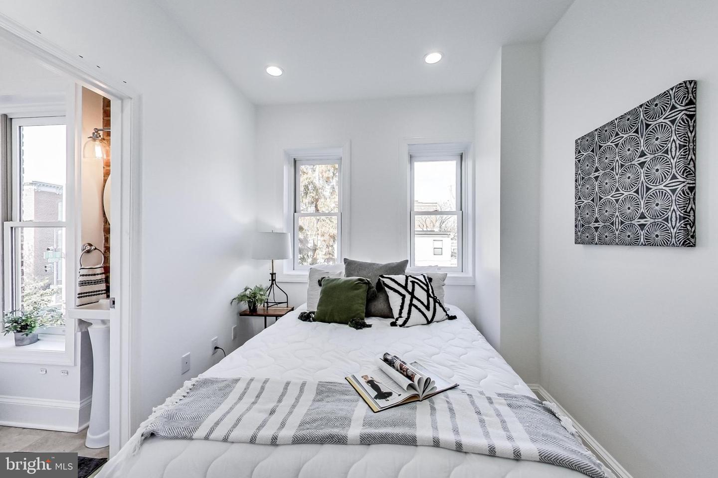 251 8TH ST NE, WASHINGTON, District Of Columbia 20002, 6 Bedrooms Bedrooms, ,6 BathroomsBathrooms,Residential,For sale,251 8TH ST NE,DCDC2202406 MLS # DCDC2202406