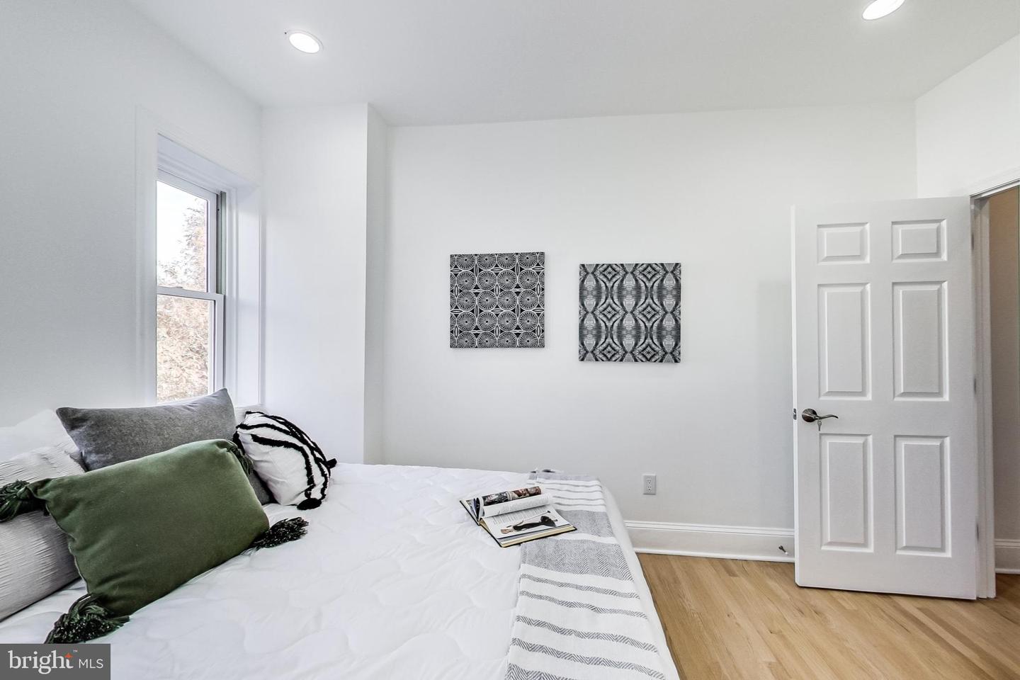 251 8TH ST NE, WASHINGTON, District Of Columbia 20002, 6 Bedrooms Bedrooms, ,6 BathroomsBathrooms,Residential,For sale,251 8TH ST NE,DCDC2202406 MLS # DCDC2202406