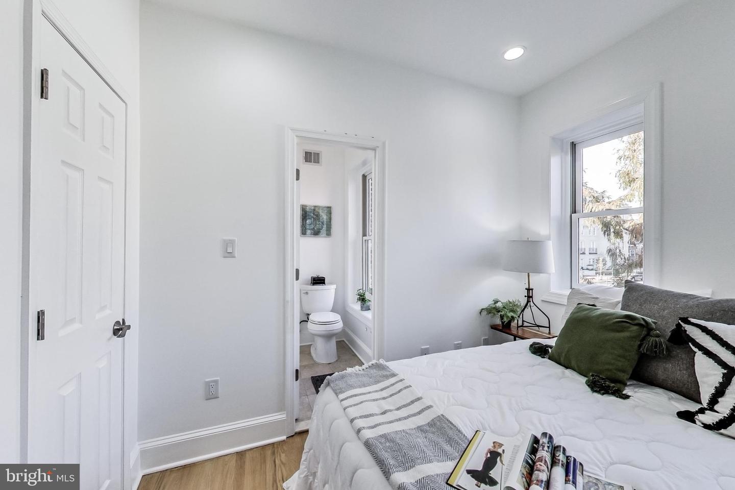 251 8TH ST NE, WASHINGTON, District Of Columbia 20002, 6 Bedrooms Bedrooms, ,6 BathroomsBathrooms,Residential,For sale,251 8TH ST NE,DCDC2202406 MLS # DCDC2202406