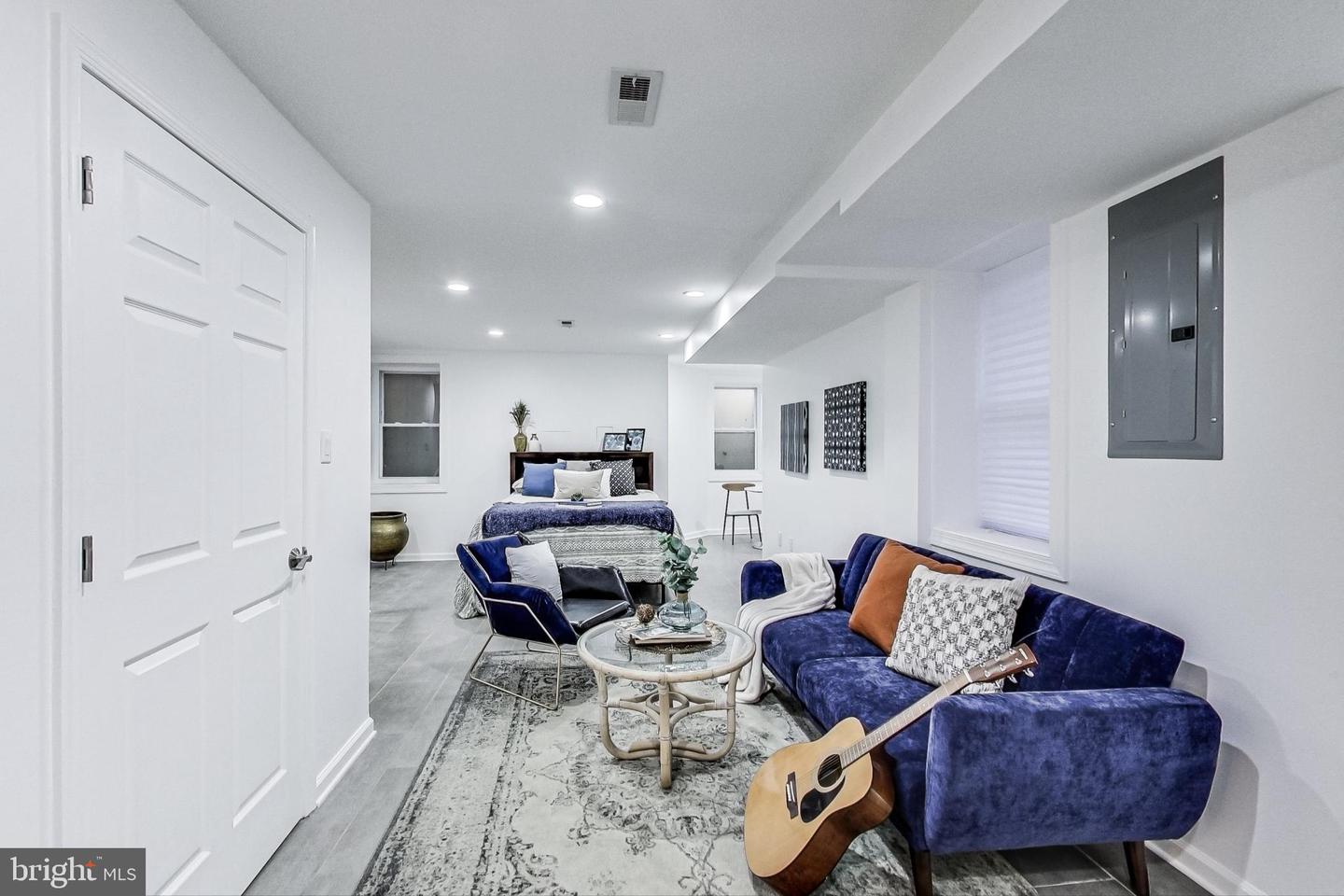 251 8TH ST NE, WASHINGTON, District Of Columbia 20002, 6 Bedrooms Bedrooms, ,6 BathroomsBathrooms,Residential,For sale,251 8TH ST NE,DCDC2202406 MLS # DCDC2202406