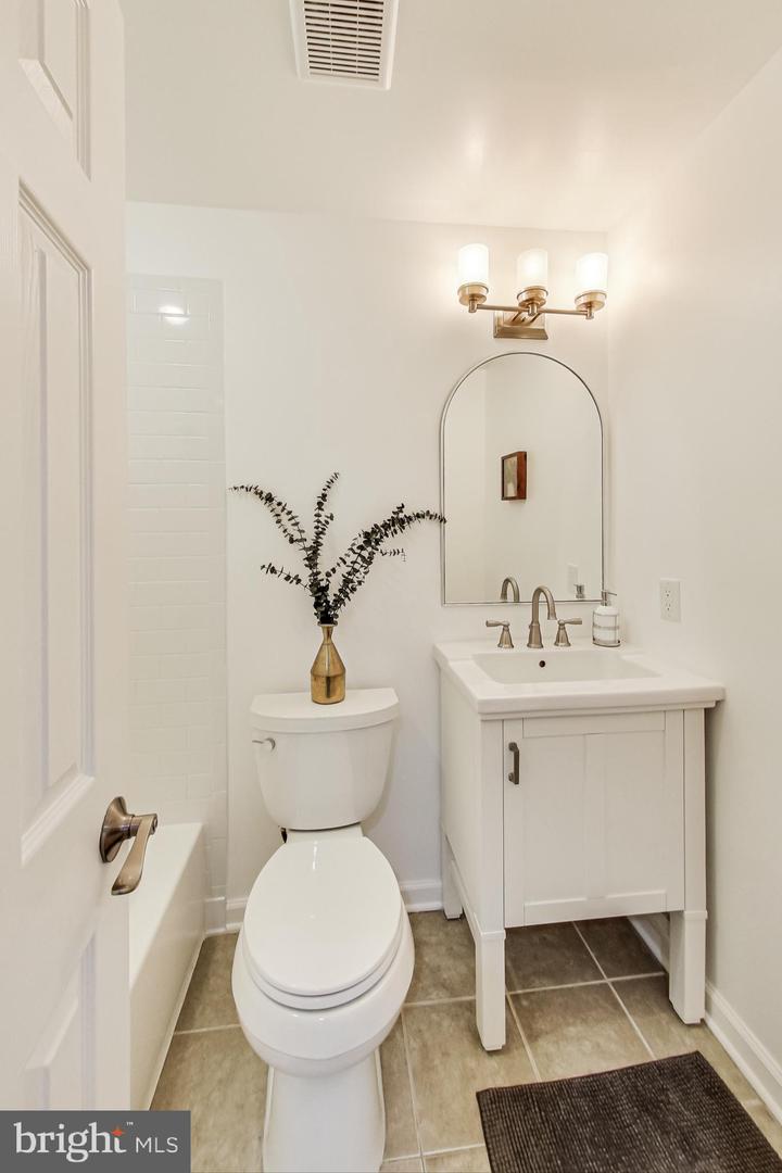 251 8TH ST NE, WASHINGTON, District Of Columbia 20002, 6 Bedrooms Bedrooms, ,6 BathroomsBathrooms,Residential,For sale,251 8TH ST NE,DCDC2202406 MLS # DCDC2202406