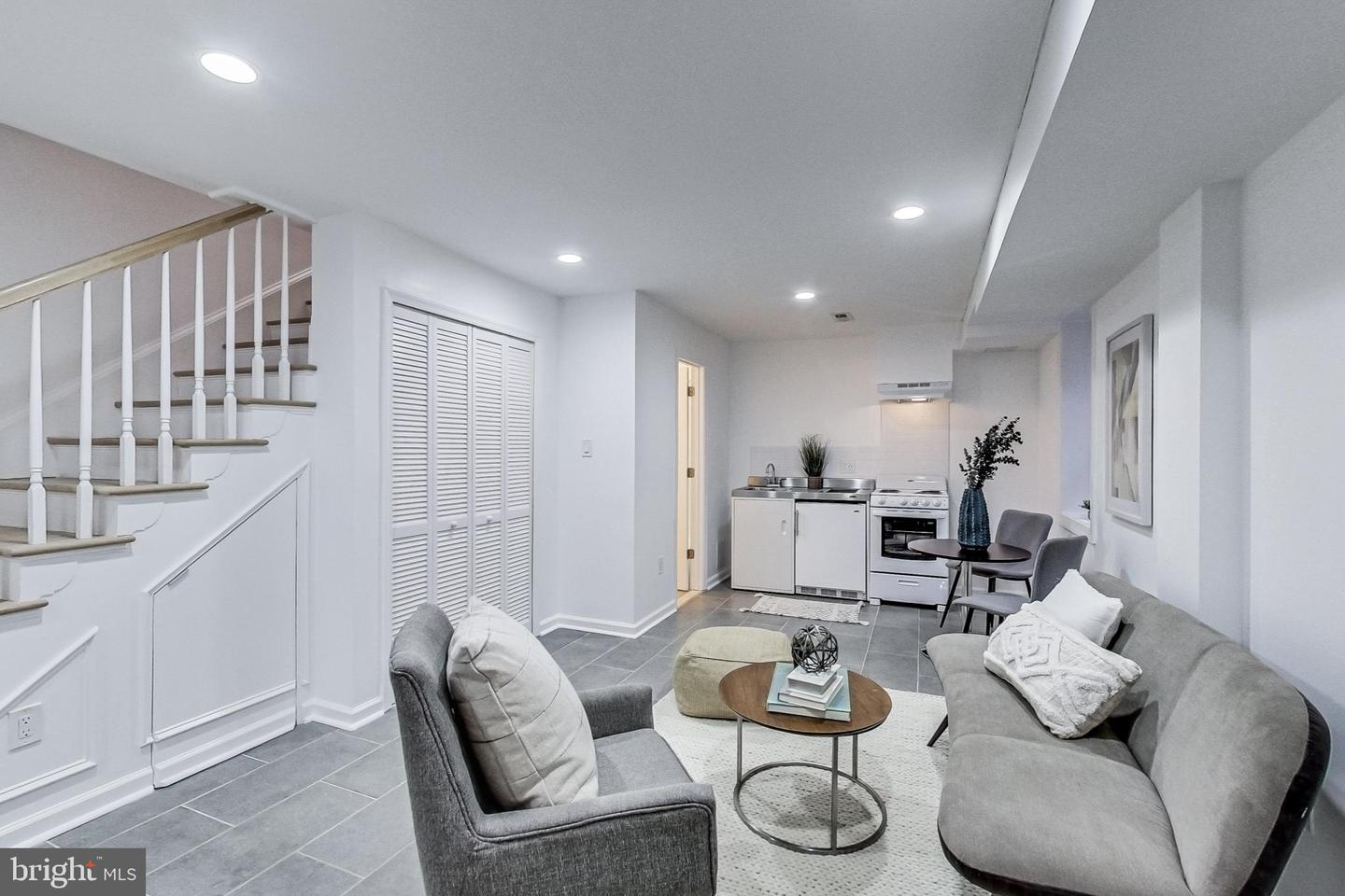 251 8TH ST NE, WASHINGTON, District Of Columbia 20002, 6 Bedrooms Bedrooms, ,6 BathroomsBathrooms,Residential,For sale,251 8TH ST NE,DCDC2202406 MLS # DCDC2202406