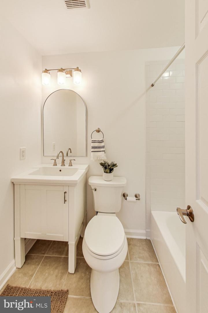 251 8TH ST NE, WASHINGTON, District Of Columbia 20002, 6 Bedrooms Bedrooms, ,6 BathroomsBathrooms,Residential,For sale,251 8TH ST NE,DCDC2202406 MLS # DCDC2202406