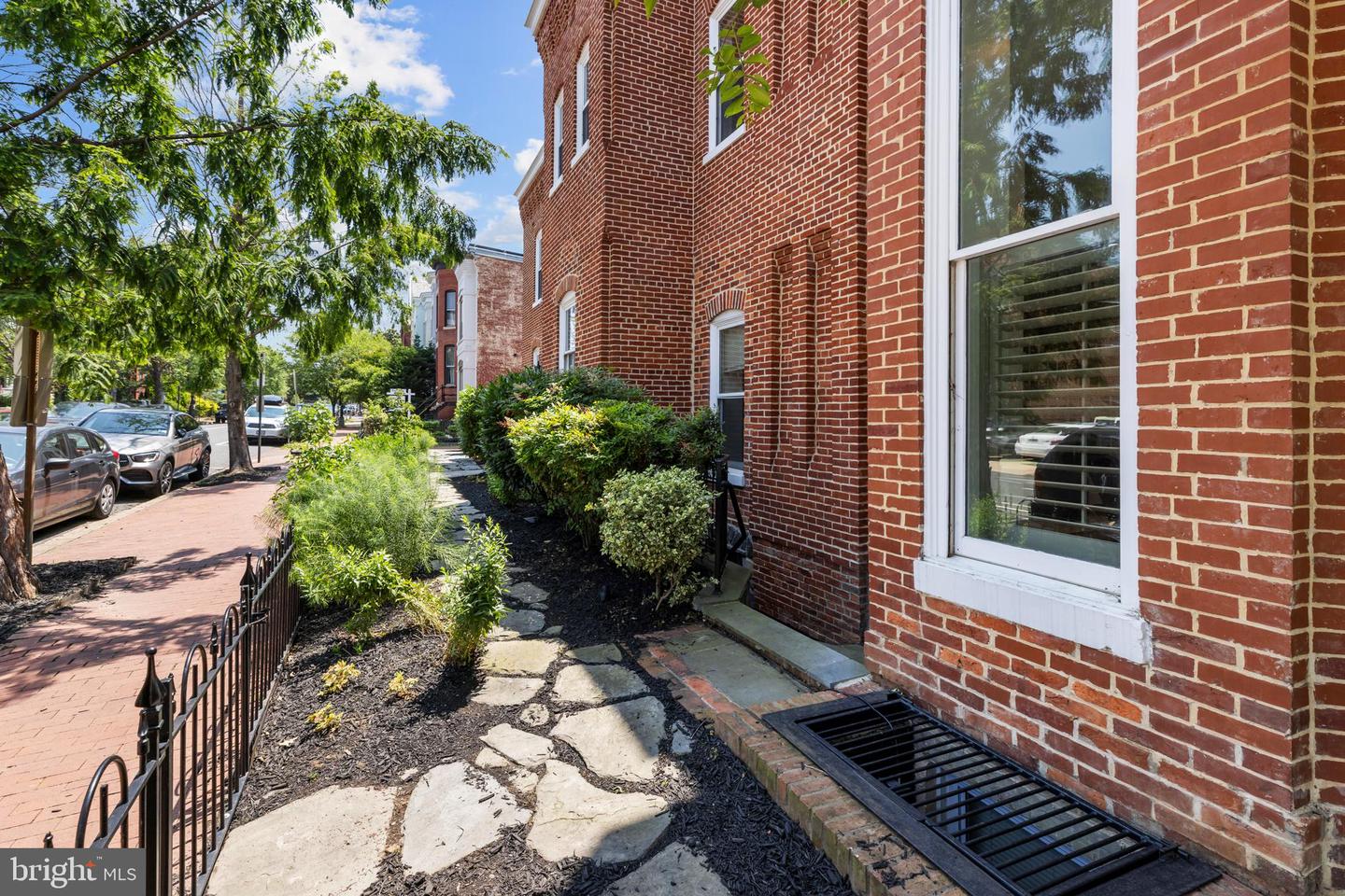 251 8TH ST NE, WASHINGTON, District Of Columbia 20002, 6 Bedrooms Bedrooms, ,6 BathroomsBathrooms,Residential,For sale,251 8TH ST NE,DCDC2202406 MLS # DCDC2202406