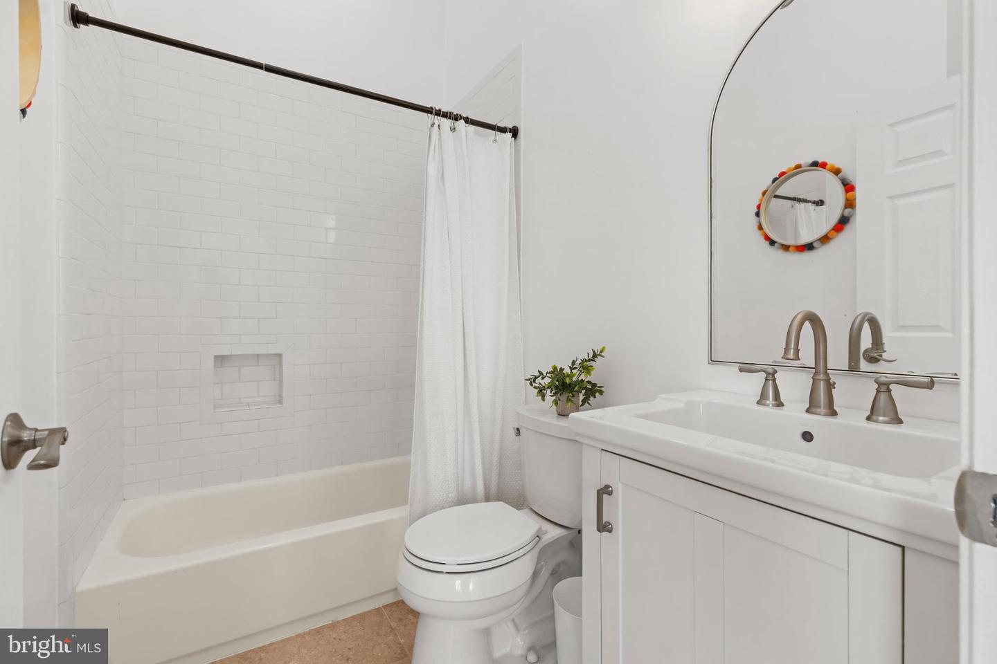251 8TH ST NE, WASHINGTON, District Of Columbia 20002, 6 Bedrooms Bedrooms, ,6 BathroomsBathrooms,Residential,For sale,251 8TH ST NE,DCDC2202406 MLS # DCDC2202406