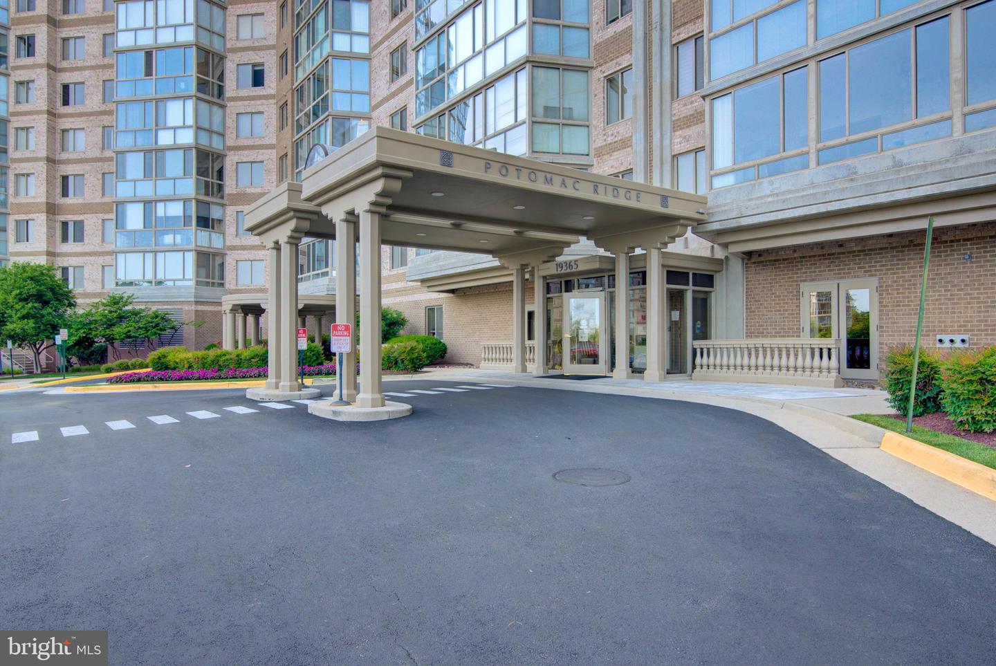 19365 CYPRESS RIDGE TER #401, LEESBURG, Virginia 20176, 3 Bedrooms Bedrooms, ,2 BathroomsBathrooms,Residential,For sale,19365 CYPRESS RIDGE TER #401,VALO2097790 MLS # VALO2097790