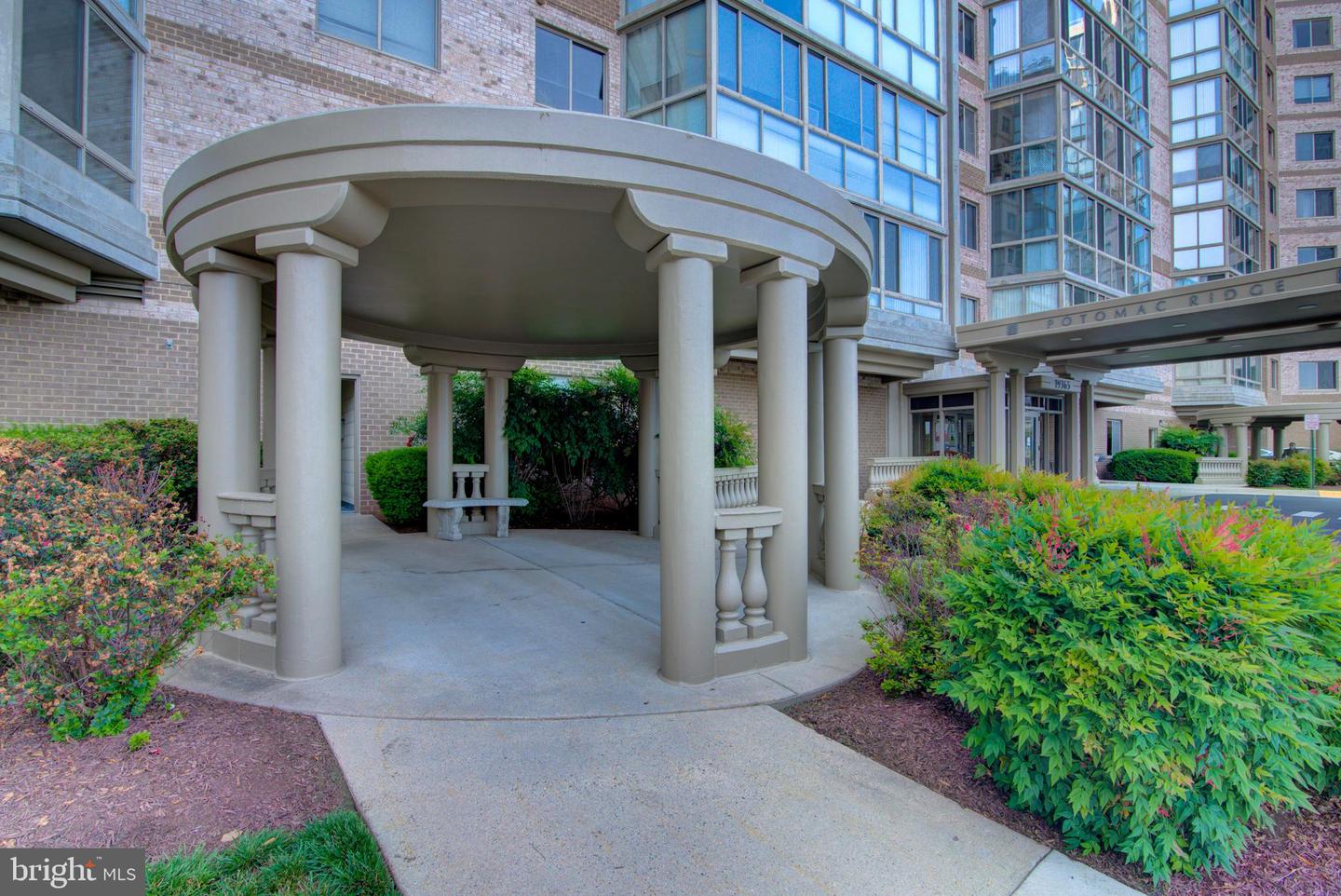 19365 CYPRESS RIDGE TER #401, LEESBURG, Virginia 20176, 3 Bedrooms Bedrooms, ,2 BathroomsBathrooms,Residential,For sale,19365 CYPRESS RIDGE TER #401,VALO2097790 MLS # VALO2097790