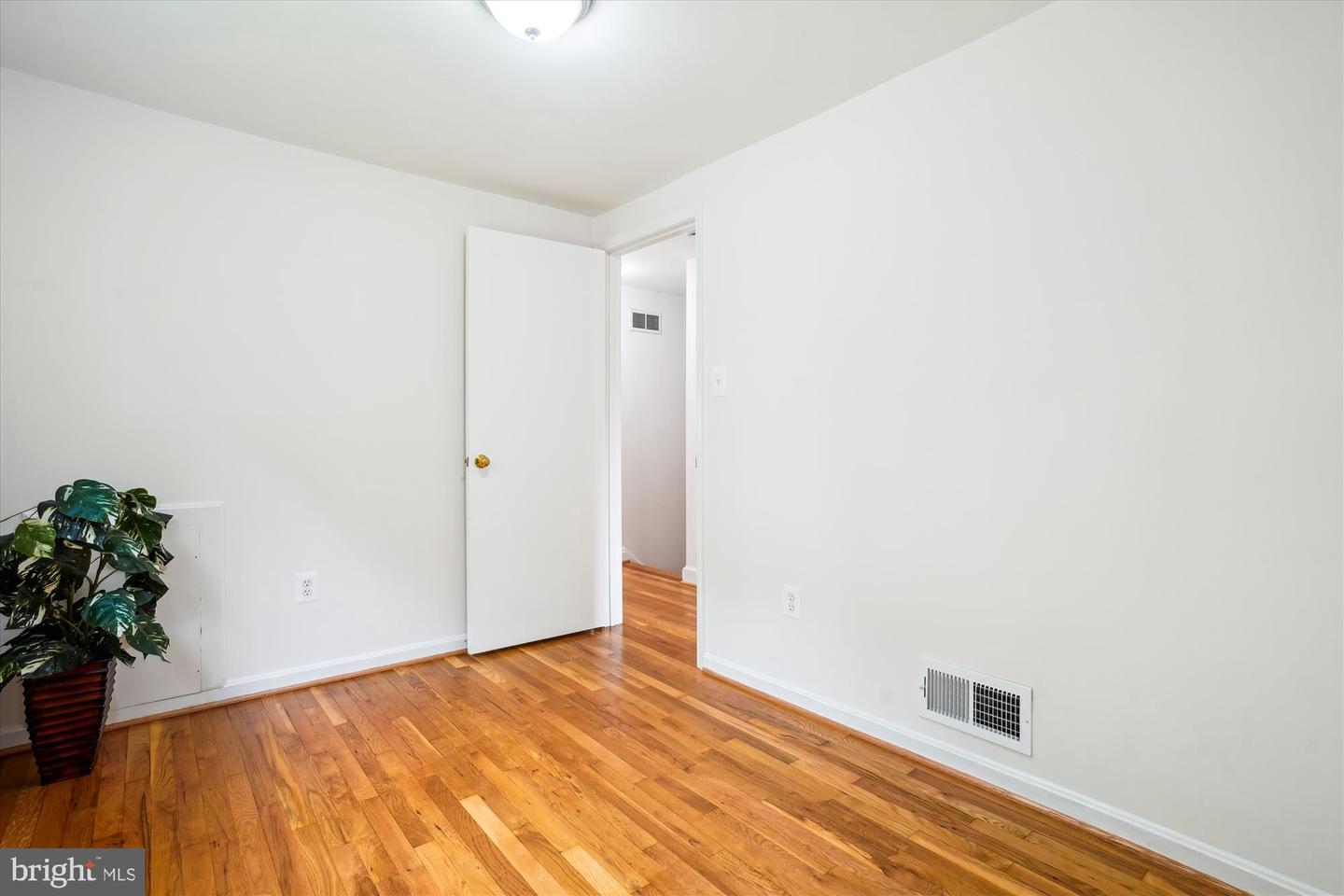 5420 EASTBOURNE DR, SPRINGFIELD, Virginia 22151, 5 Bedrooms Bedrooms, ,2 BathroomsBathrooms,Residential,For sale,5420 EASTBOURNE DR,VAFX2243196 MLS # VAFX2243196