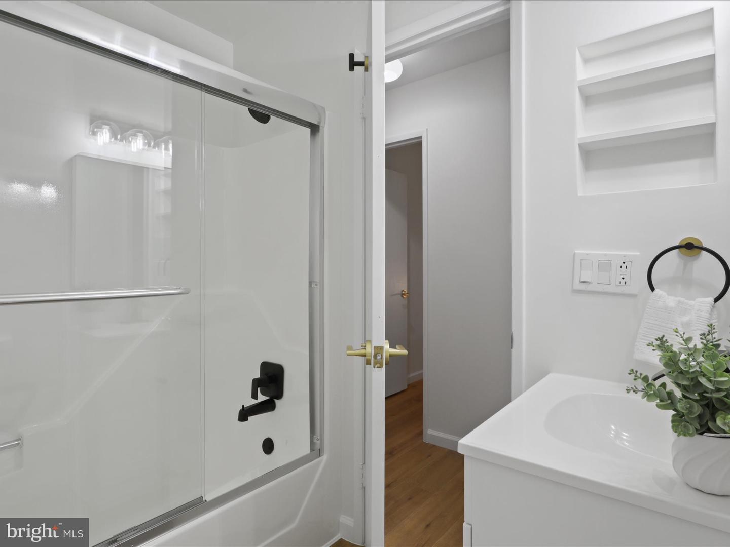 1544 HIDDENBROOK DR, HERNDON, Virginia 20170, 3 Bedrooms Bedrooms, ,2 BathroomsBathrooms,Residential,For sale,1544 HIDDENBROOK DR,VAFX2243372 MLS # VAFX2243372