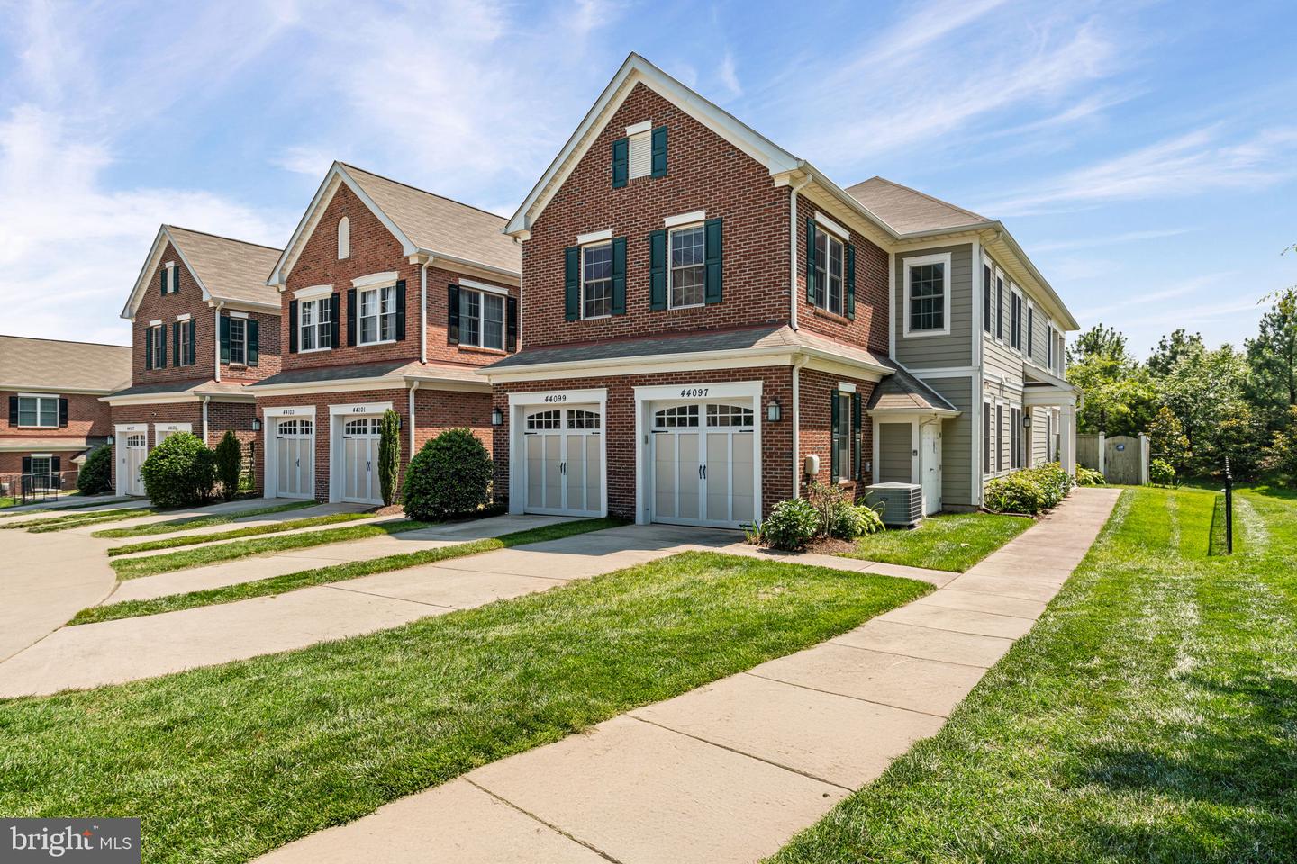 44099 PEIROSA TER, CHANTILLY, Virginia 20152, 4 Bedrooms Bedrooms, ,2 BathroomsBathrooms,Residential,For sale,44099 PEIROSA TER,VALO2098038 MLS # VALO2098038