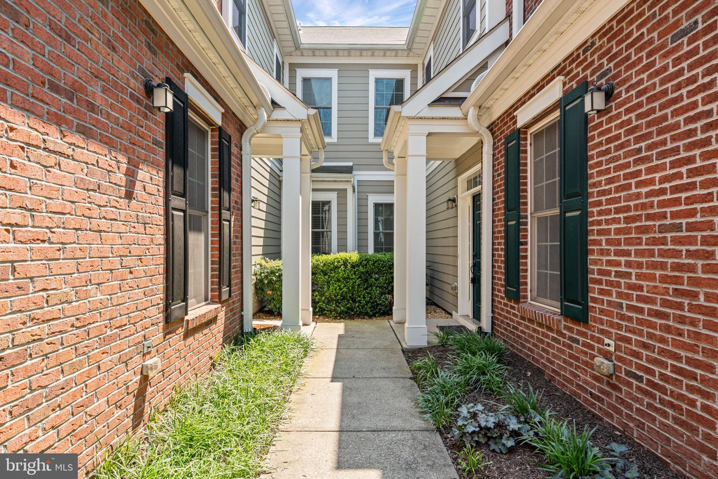 44099 PEIROSA TER, CHANTILLY, Virginia 20152, 4 Bedrooms Bedrooms, ,2 BathroomsBathrooms,Residential,For sale,44099 PEIROSA TER,VALO2098038 MLS # VALO2098038