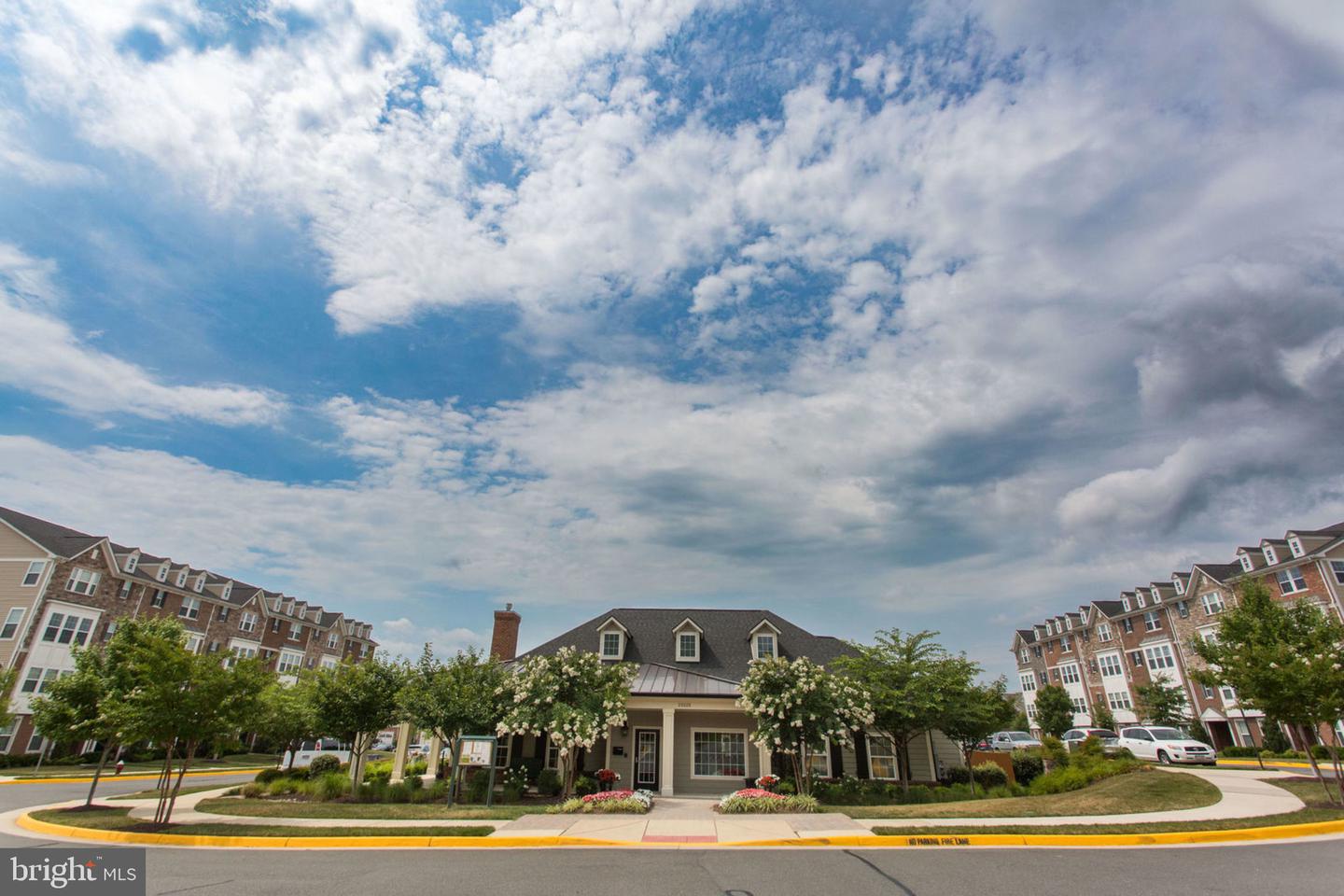 44099 PEIROSA TER, CHANTILLY, Virginia 20152, 4 Bedrooms Bedrooms, ,2 BathroomsBathrooms,Residential,For sale,44099 PEIROSA TER,VALO2098038 MLS # VALO2098038
