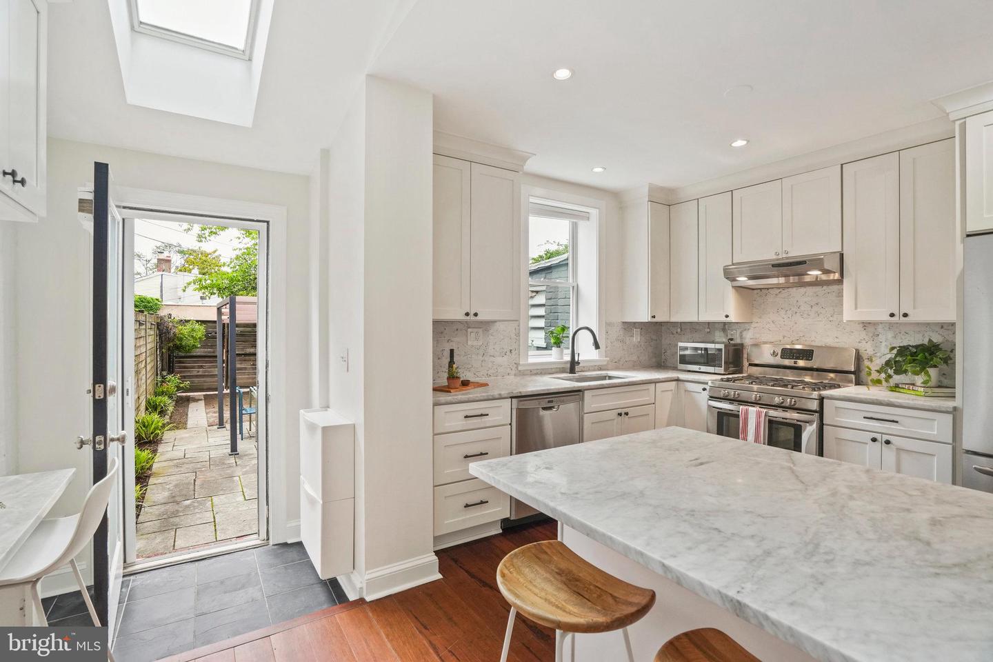531 10TH ST SE, WASHINGTON, District Of Columbia 20003, 3 Bedrooms Bedrooms, ,1 BathroomBathrooms,Residential,For sale,531 10TH ST SE,DCDC2202804 MLS # DCDC2202804