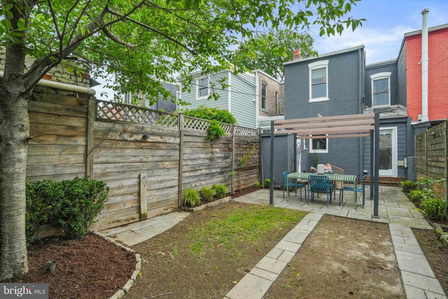 531 10TH ST SE, WASHINGTON, District Of Columbia 20003, 3 Bedrooms Bedrooms, ,1 BathroomBathrooms,Residential,For sale,531 10TH ST SE,DCDC2202804 MLS # DCDC2202804
