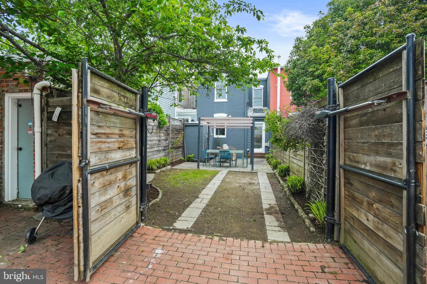 531 10TH ST SE, WASHINGTON, District Of Columbia 20003, 3 Bedrooms Bedrooms, ,1 BathroomBathrooms,Residential,For sale,531 10TH ST SE,DCDC2202804 MLS # DCDC2202804