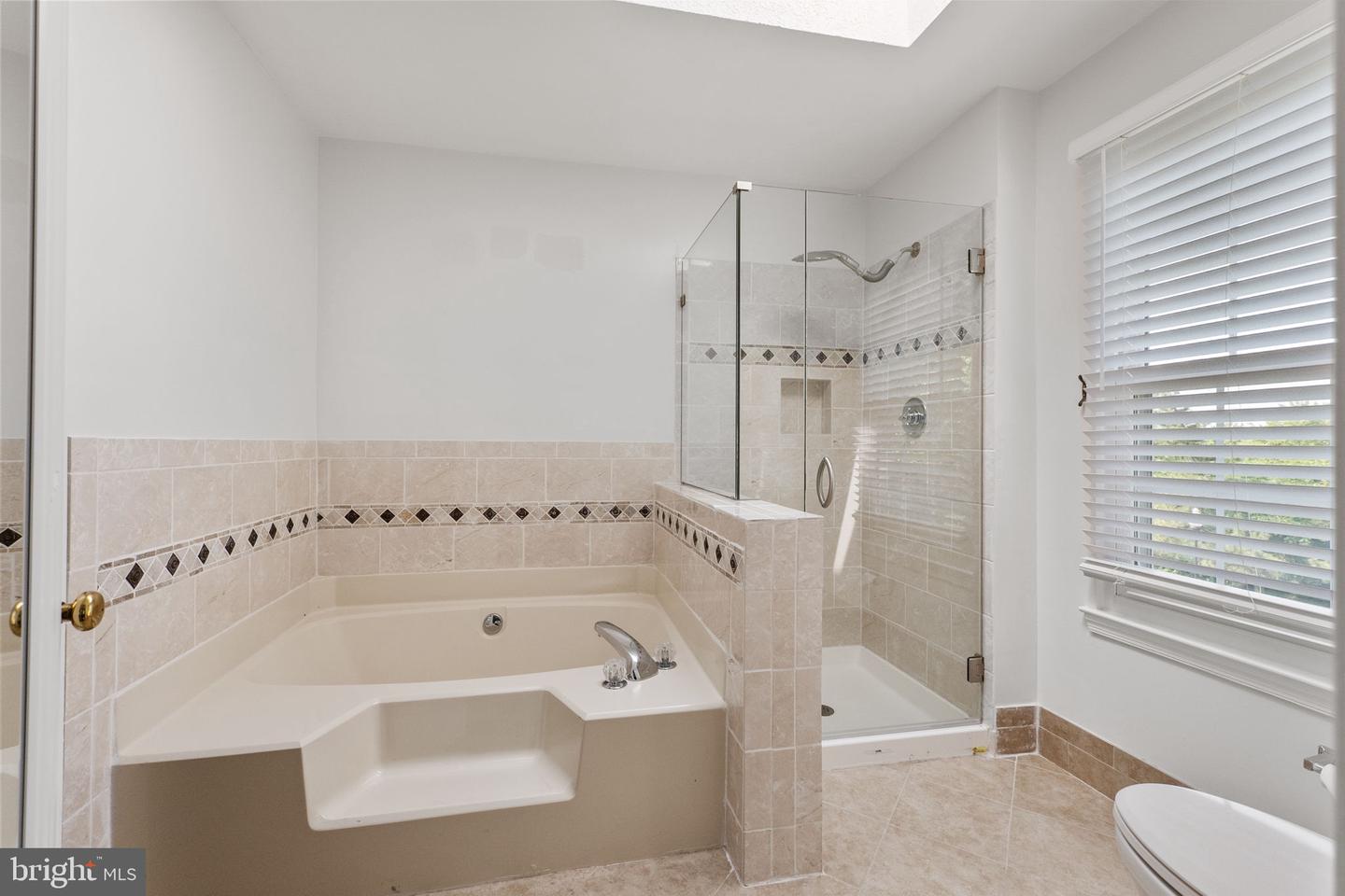 3945 TALLOW TREE PL, FAIRFAX, Virginia 22033, 4 Bedrooms Bedrooms, ,3 BathroomsBathrooms,Residential,For sale,3945 TALLOW TREE PL,VAFX2243742 MLS # VAFX2243742