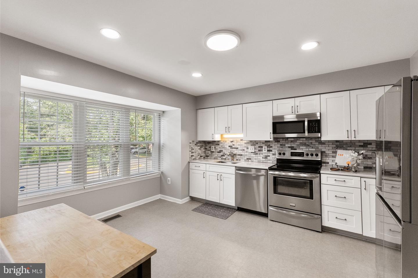 3945 TALLOW TREE PL, FAIRFAX, Virginia 22033, 4 Bedrooms Bedrooms, ,3 BathroomsBathrooms,Residential,For sale,3945 TALLOW TREE PL,VAFX2243742 MLS # VAFX2243742