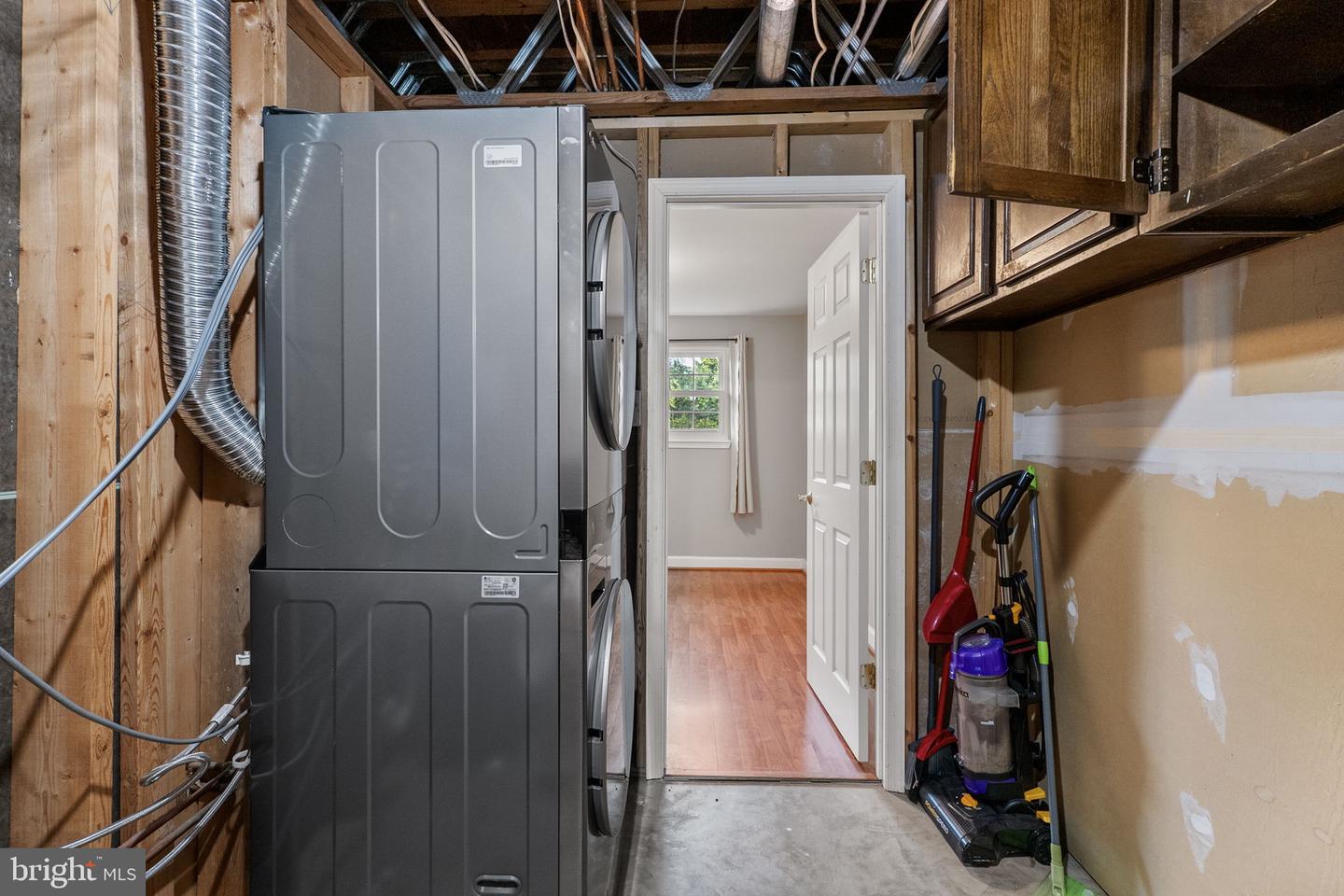 3945 TALLOW TREE PL, FAIRFAX, Virginia 22033, 4 Bedrooms Bedrooms, ,3 BathroomsBathrooms,Residential,For sale,3945 TALLOW TREE PL,VAFX2243742 MLS # VAFX2243742