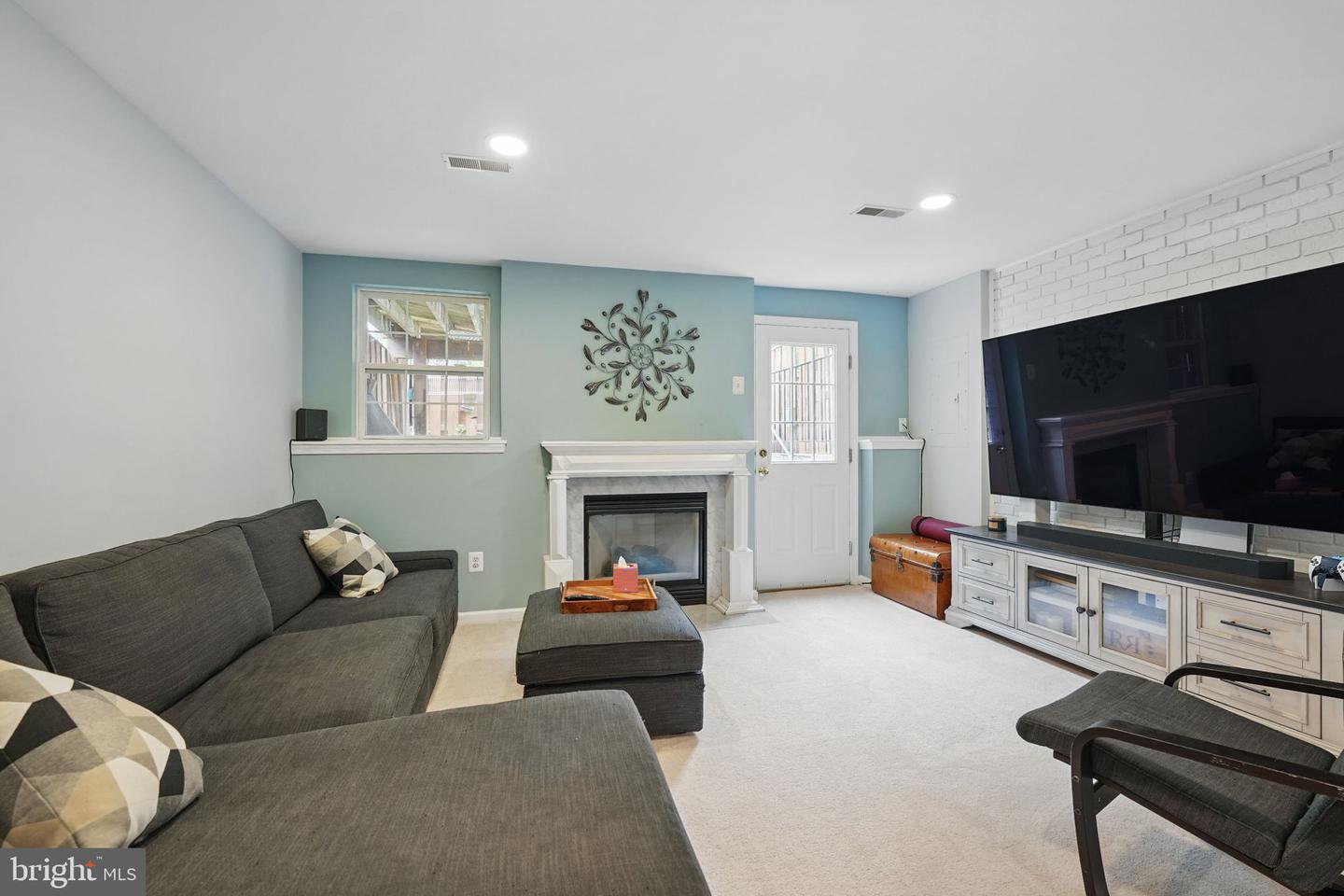 6383 MICHAEL ROBERT DR, SPRINGFIELD, Virginia 22150, 2 Bedrooms Bedrooms, ,2 BathroomsBathrooms,Residential,For sale,6383 MICHAEL ROBERT DR,VAFX2243852 MLS # VAFX2243852