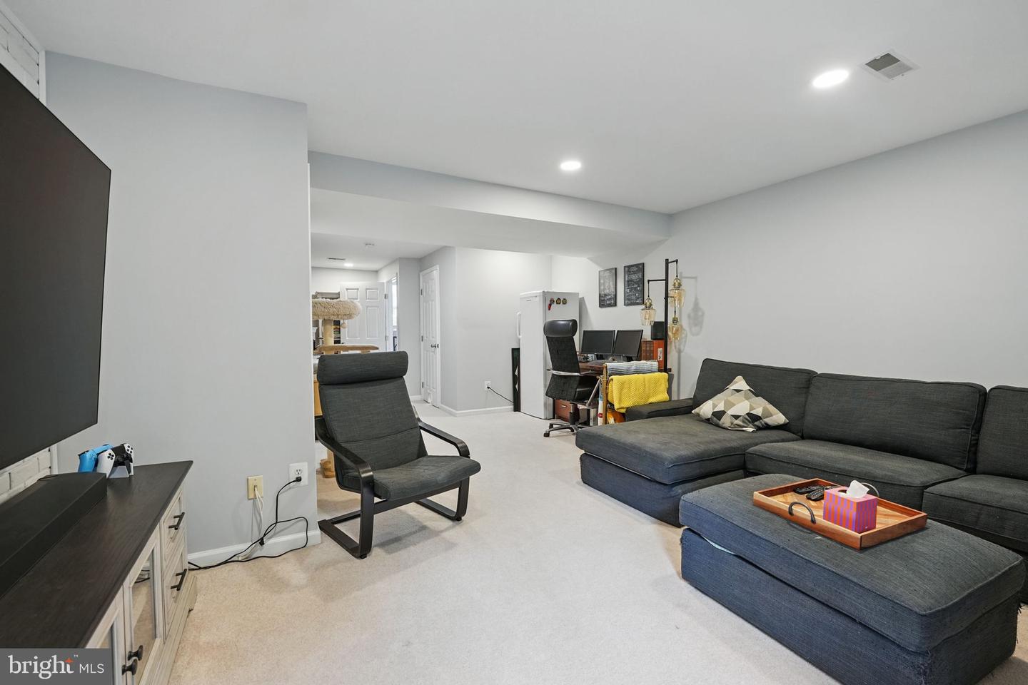 6383 MICHAEL ROBERT DR, SPRINGFIELD, Virginia 22150, 2 Bedrooms Bedrooms, ,2 BathroomsBathrooms,Residential,For sale,6383 MICHAEL ROBERT DR,VAFX2243852 MLS # VAFX2243852