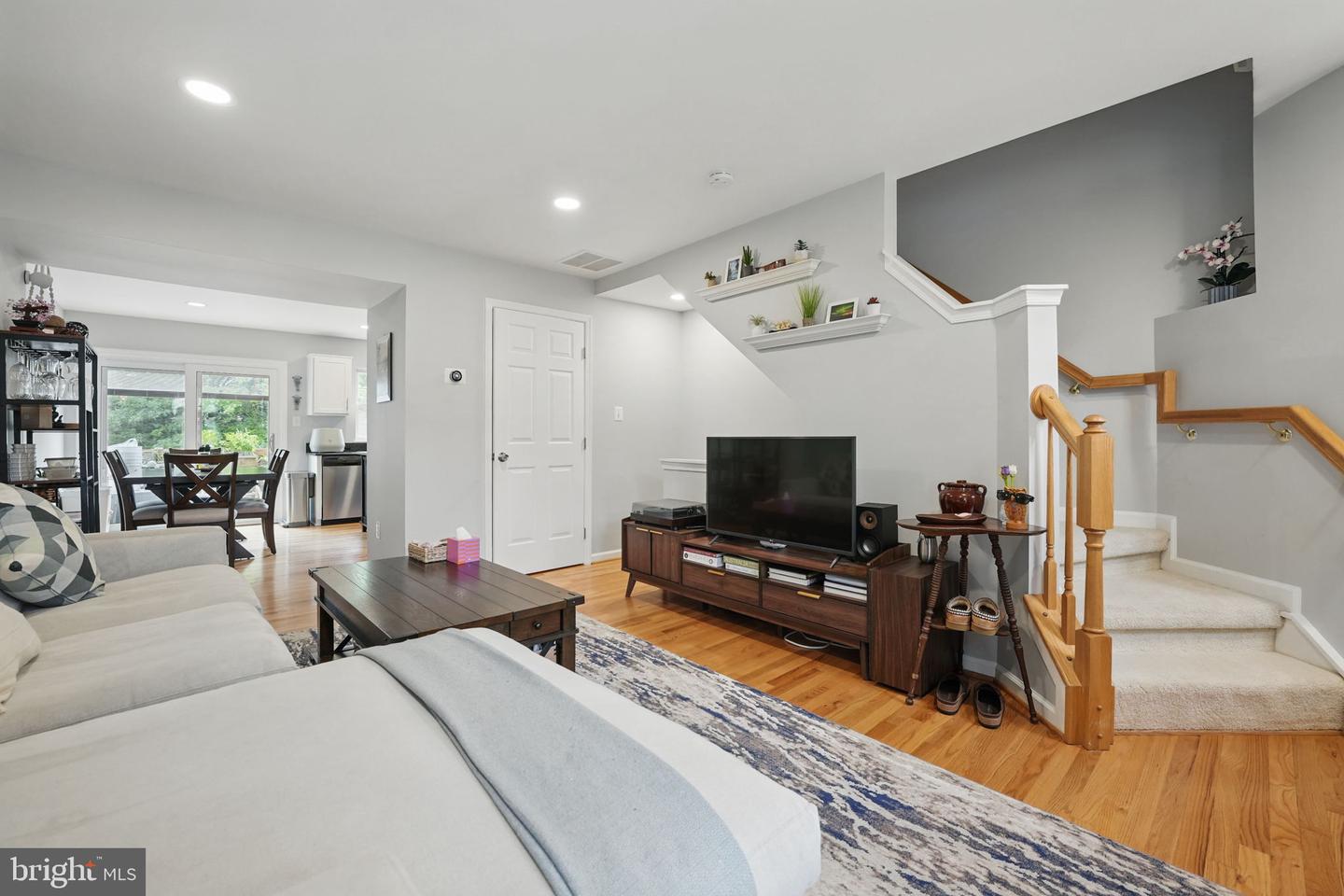 6383 MICHAEL ROBERT DR, SPRINGFIELD, Virginia 22150, 2 Bedrooms Bedrooms, ,2 BathroomsBathrooms,Residential,For sale,6383 MICHAEL ROBERT DR,VAFX2243852 MLS # VAFX2243852