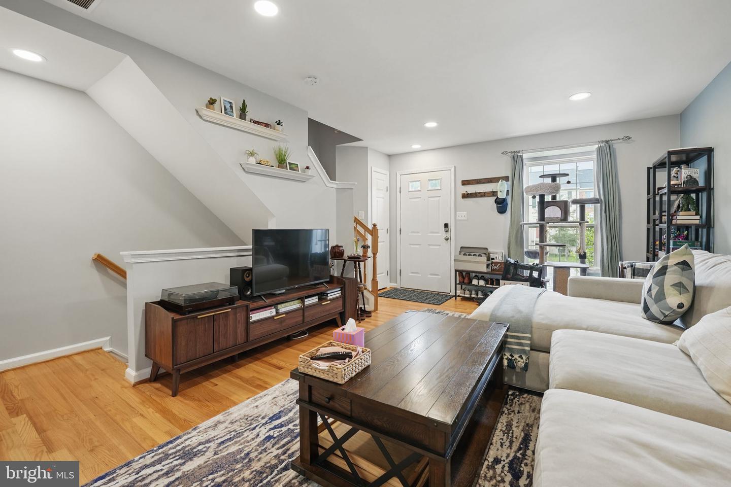 6383 MICHAEL ROBERT DR, SPRINGFIELD, Virginia 22150, 2 Bedrooms Bedrooms, ,2 BathroomsBathrooms,Residential,For sale,6383 MICHAEL ROBERT DR,VAFX2243852 MLS # VAFX2243852