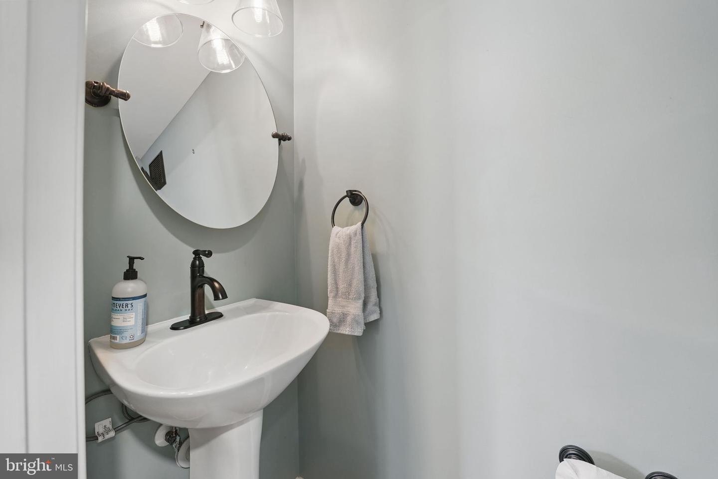 6383 MICHAEL ROBERT DR, SPRINGFIELD, Virginia 22150, 2 Bedrooms Bedrooms, ,2 BathroomsBathrooms,Residential,For sale,6383 MICHAEL ROBERT DR,VAFX2243852 MLS # VAFX2243852
