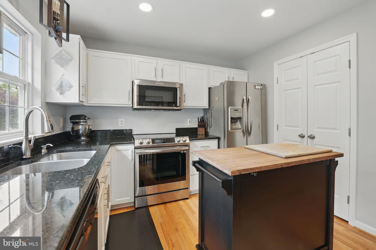 6383 MICHAEL ROBERT DR, SPRINGFIELD, Virginia 22150, 2 Bedrooms Bedrooms, ,2 BathroomsBathrooms,Residential,For sale,6383 MICHAEL ROBERT DR,VAFX2243852 MLS # VAFX2243852